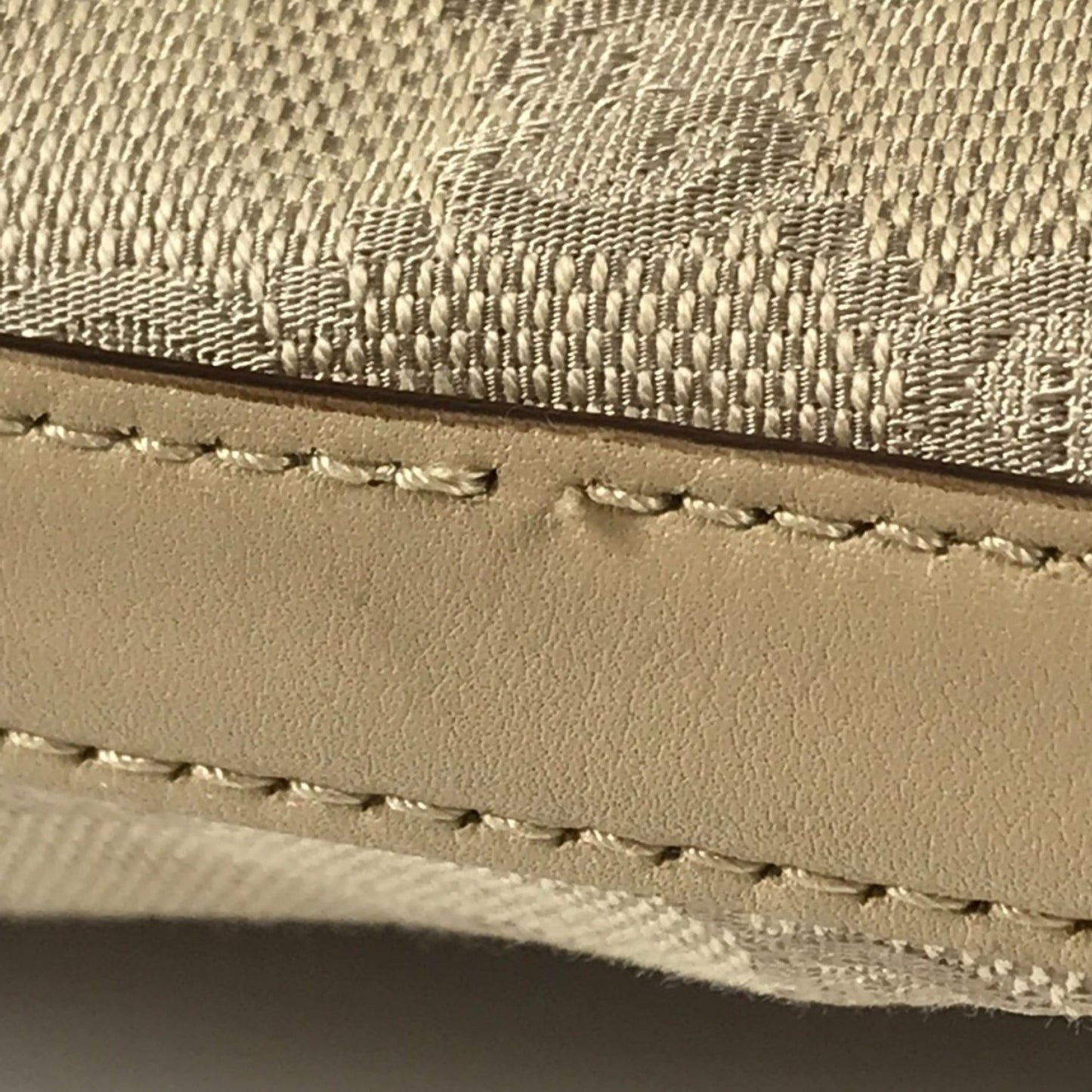 Gucci Beige Gg Canvas Shoulder Bag ( )