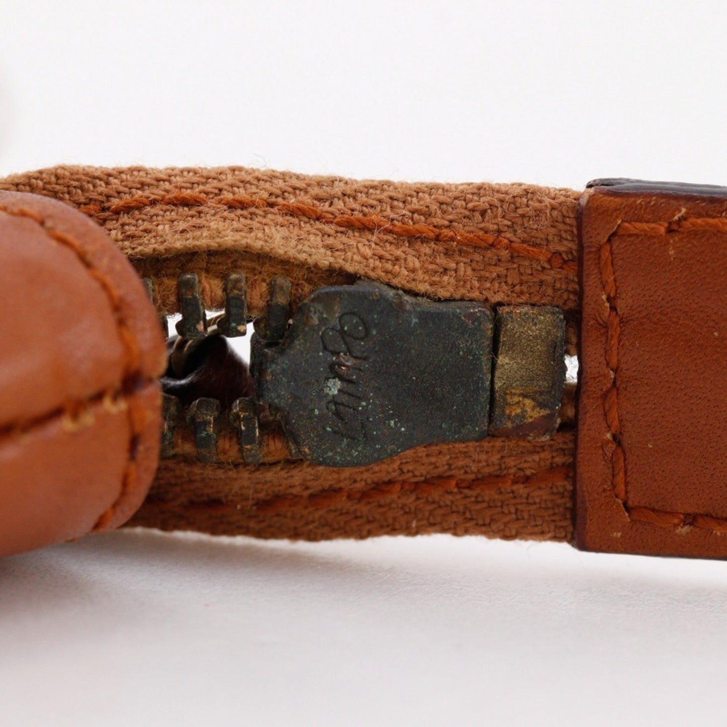 Gucci Brown Leather Pouch ( )