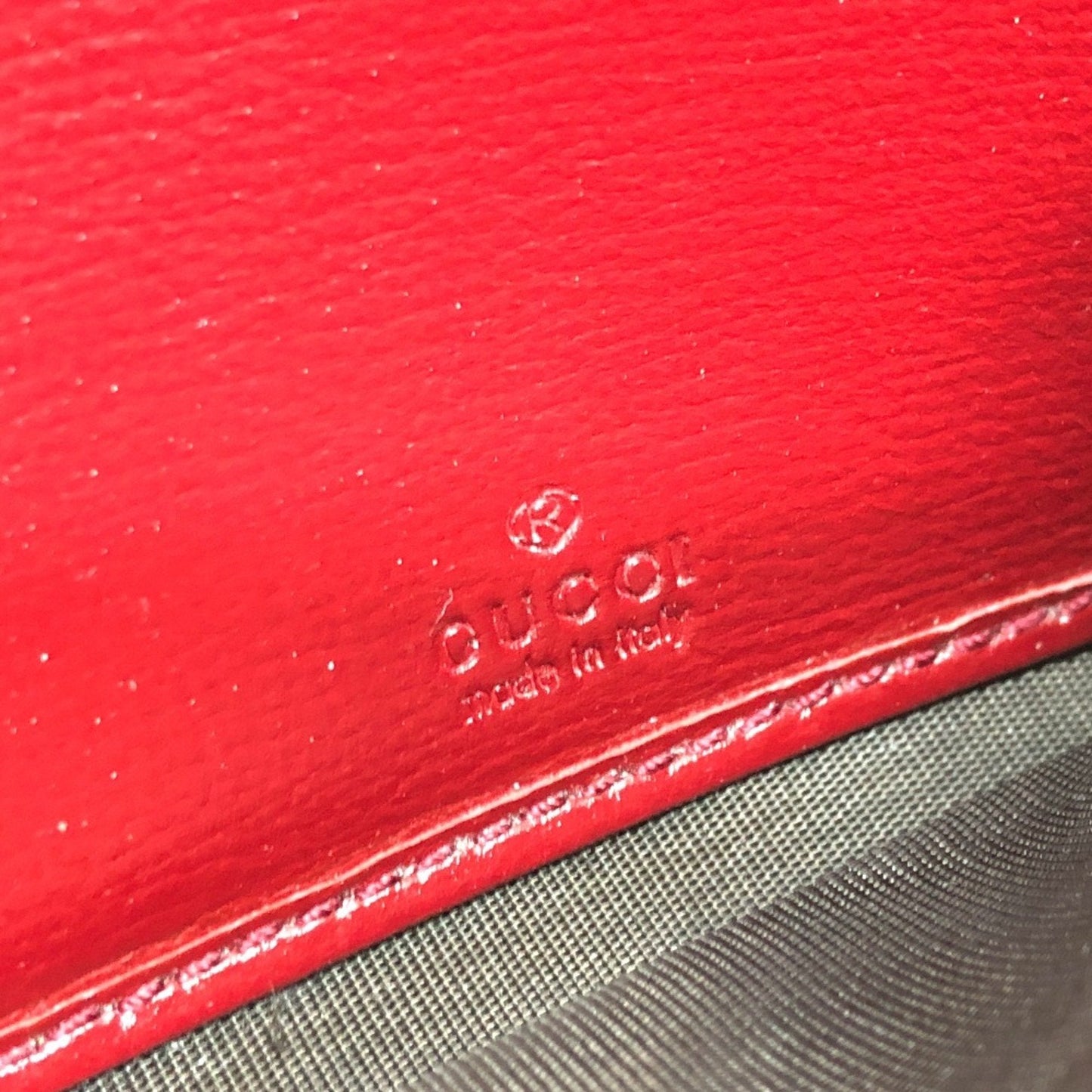 Gucci Red Color Leather Long Wallet (Bi-Fold) ( )