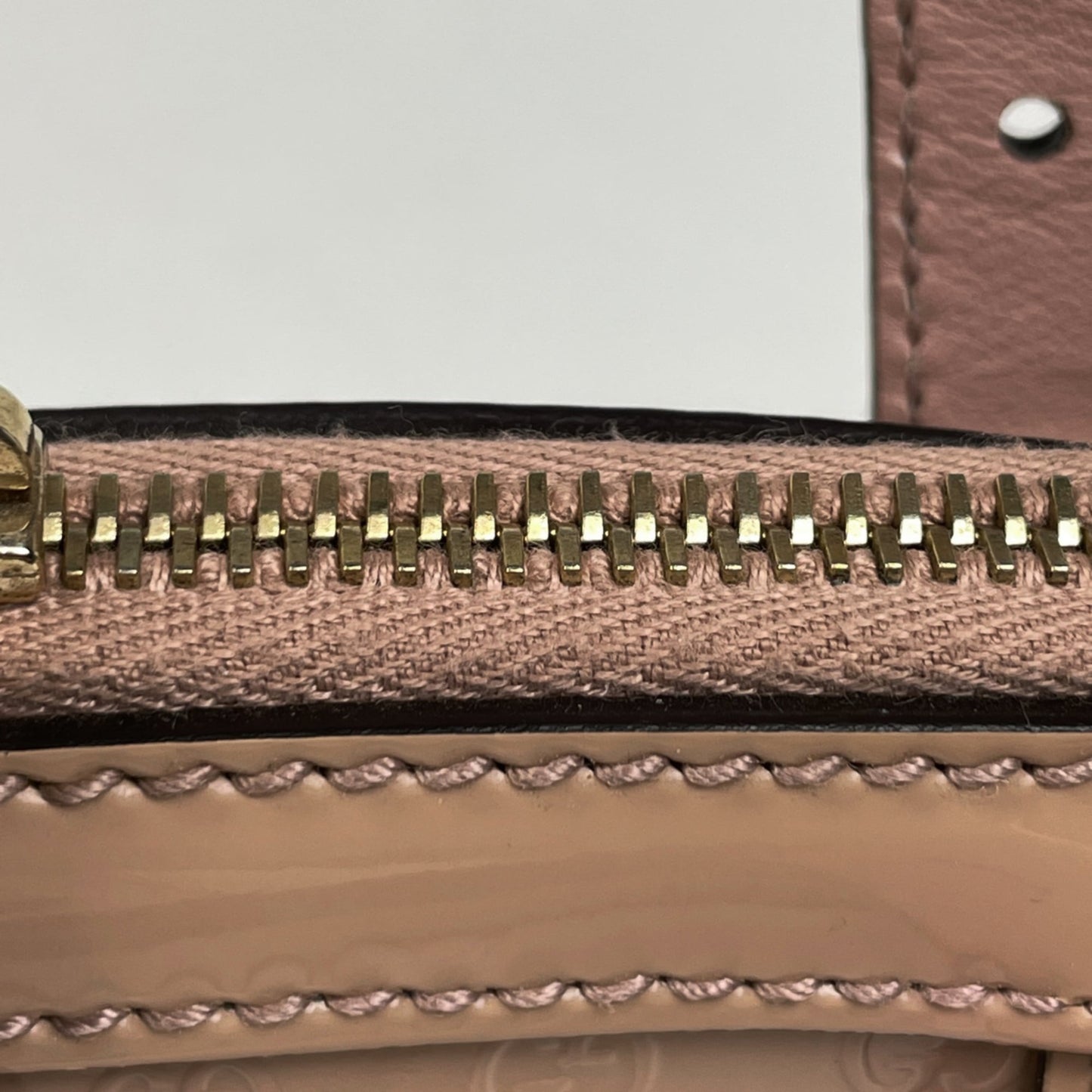 Gucci Pink Beige Patent Leather Handbag Shoulder Bag ( )