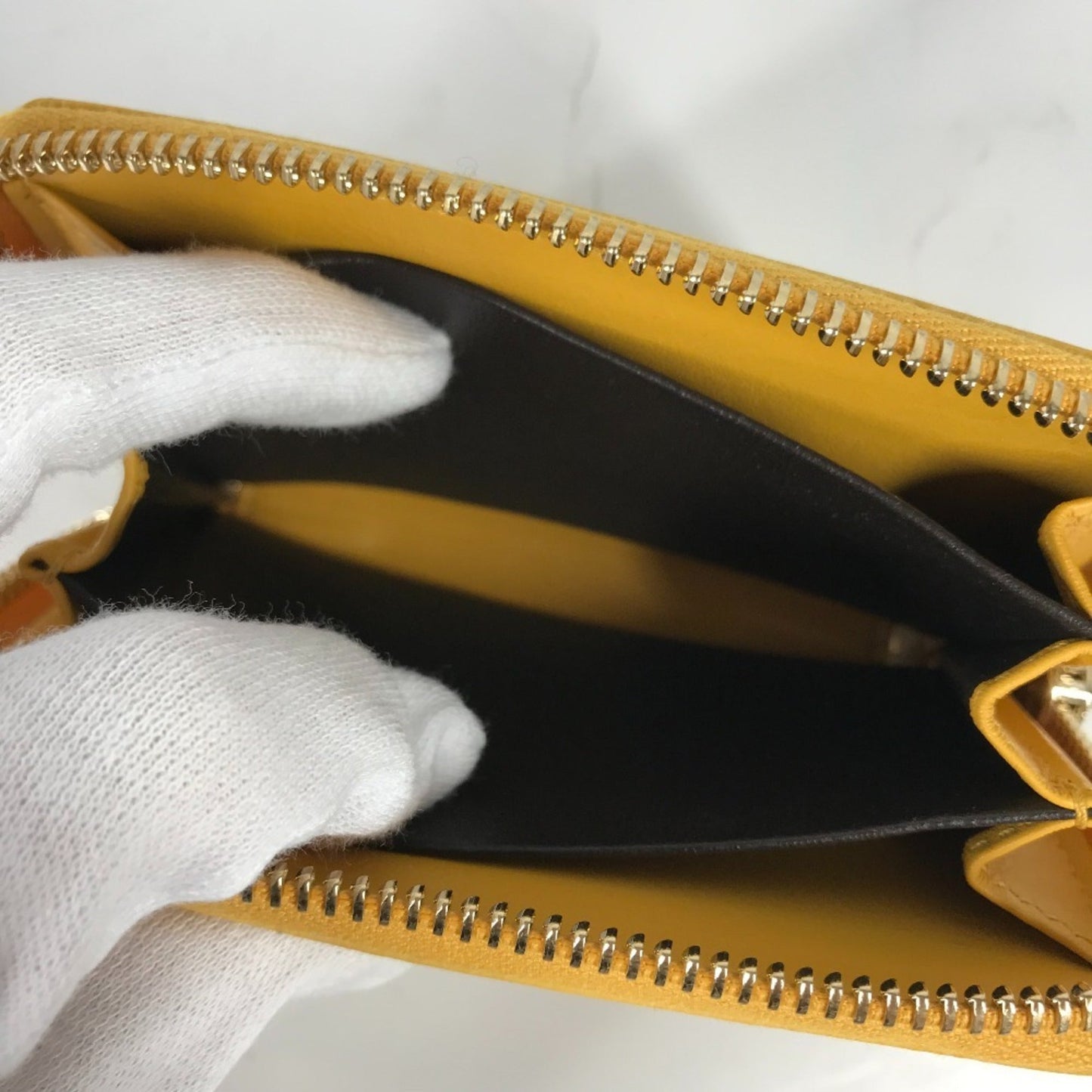 Gucci Yellow Long Wallet (Bi-Fold) ( )