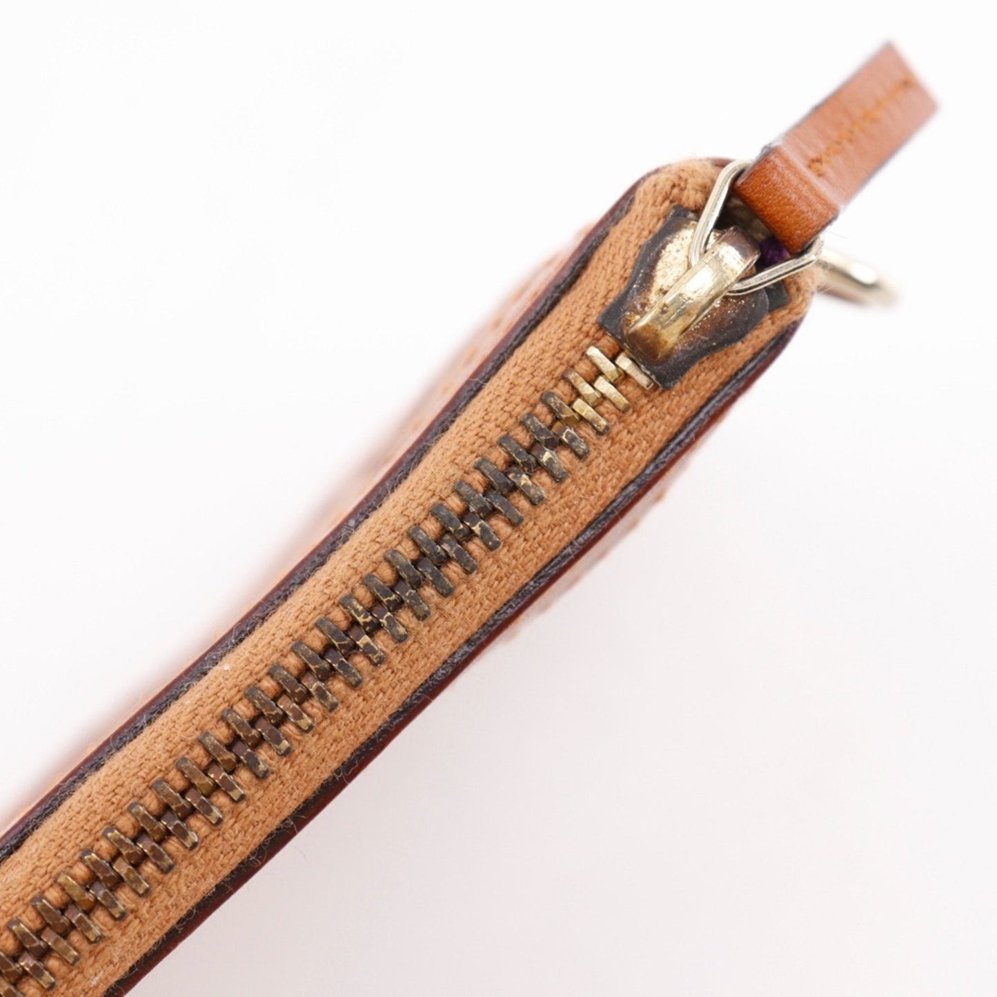 Gucci Brown Leather Pouch ( )
