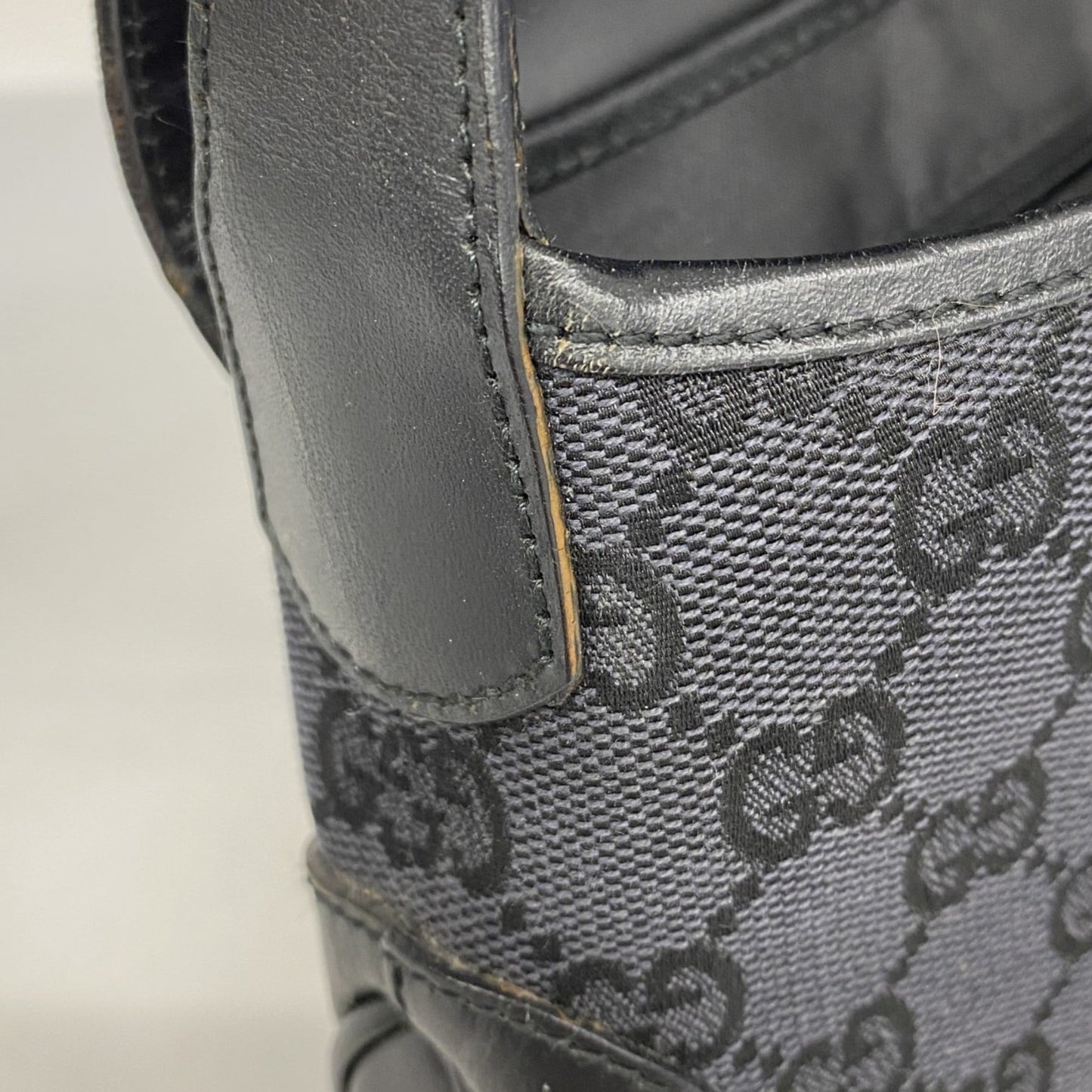 Gucci Black Canvas Shoulder Bag ( )