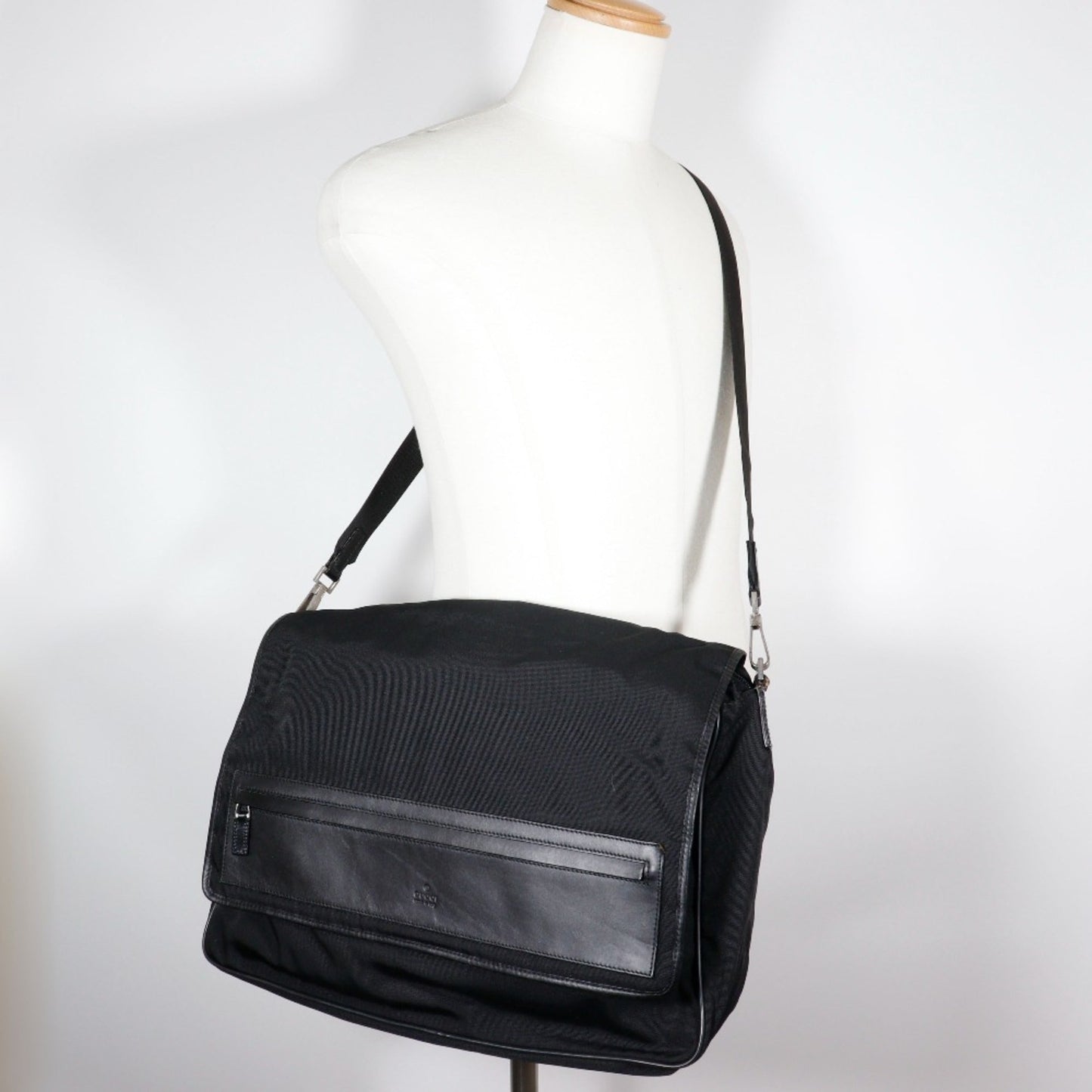 Gucci Black Nylon Canvas Shoulder Bag Sling Bag ( )