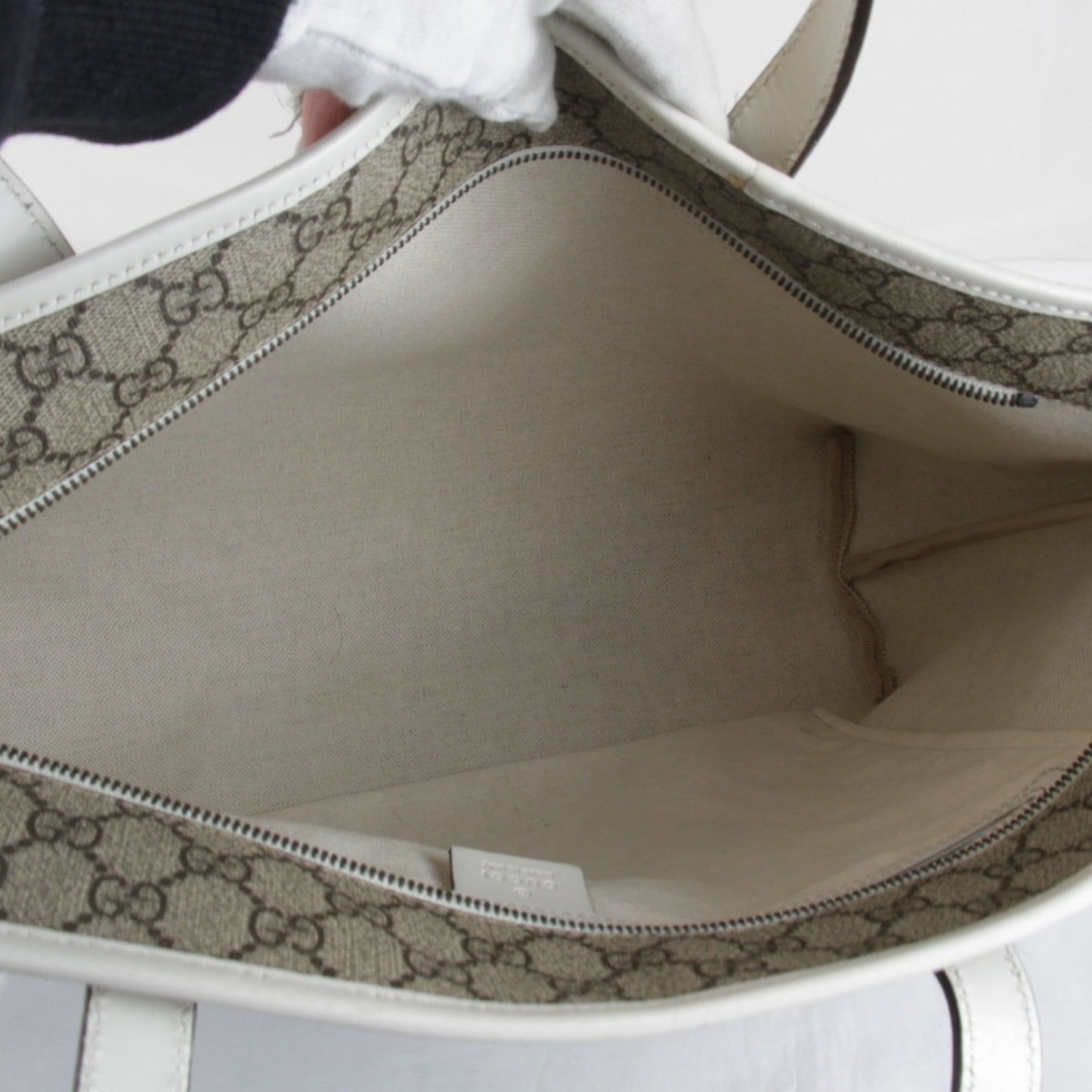 Gucci Brown Gg Supreme Tote Bag ( )