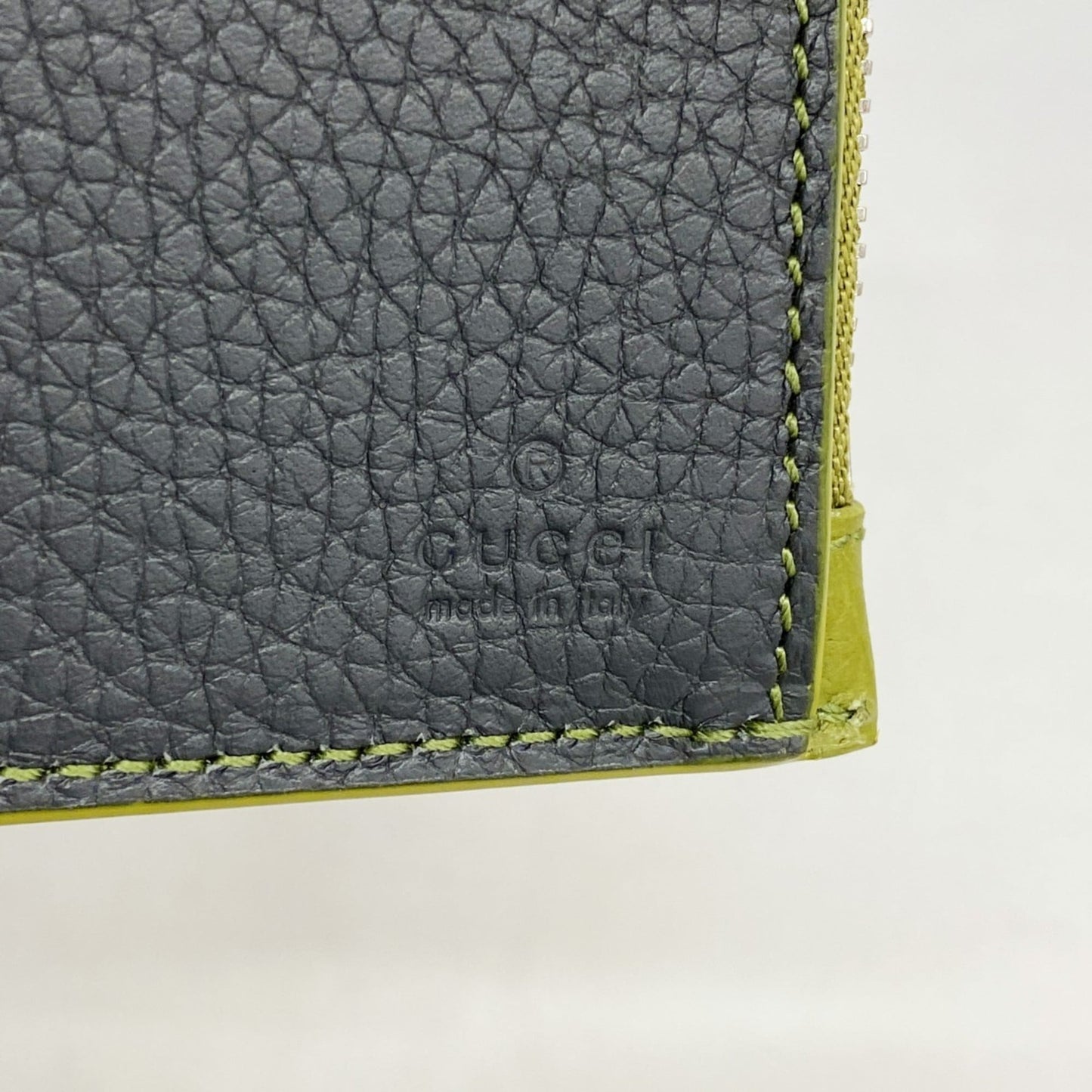 Gucci Gray Khaki Leather Wallet (Bi-Fold) ( )