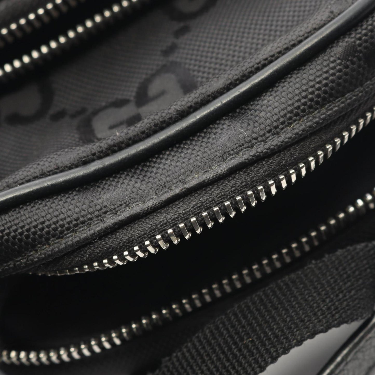 Gucci Black Leather Nylon Canvas Shoulder Bag ( )