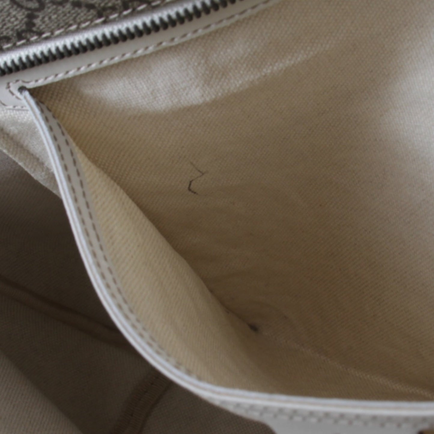 Gucci Brown Gg Supreme Tote Bag ( )