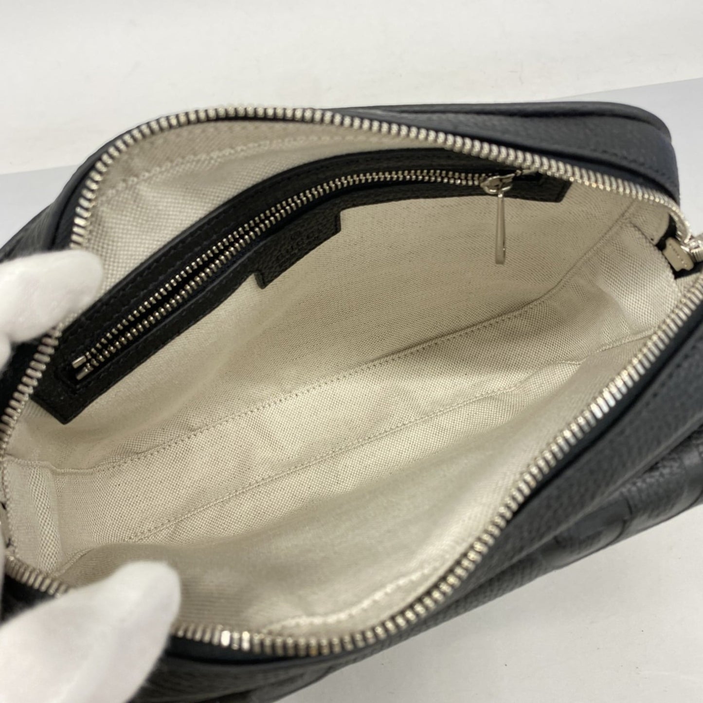 Gucci Black Leather Sling Bag ( )