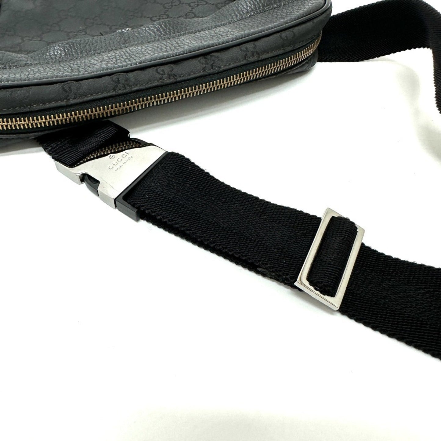 Gucci Black Nylon Leather Sling Bag ( )