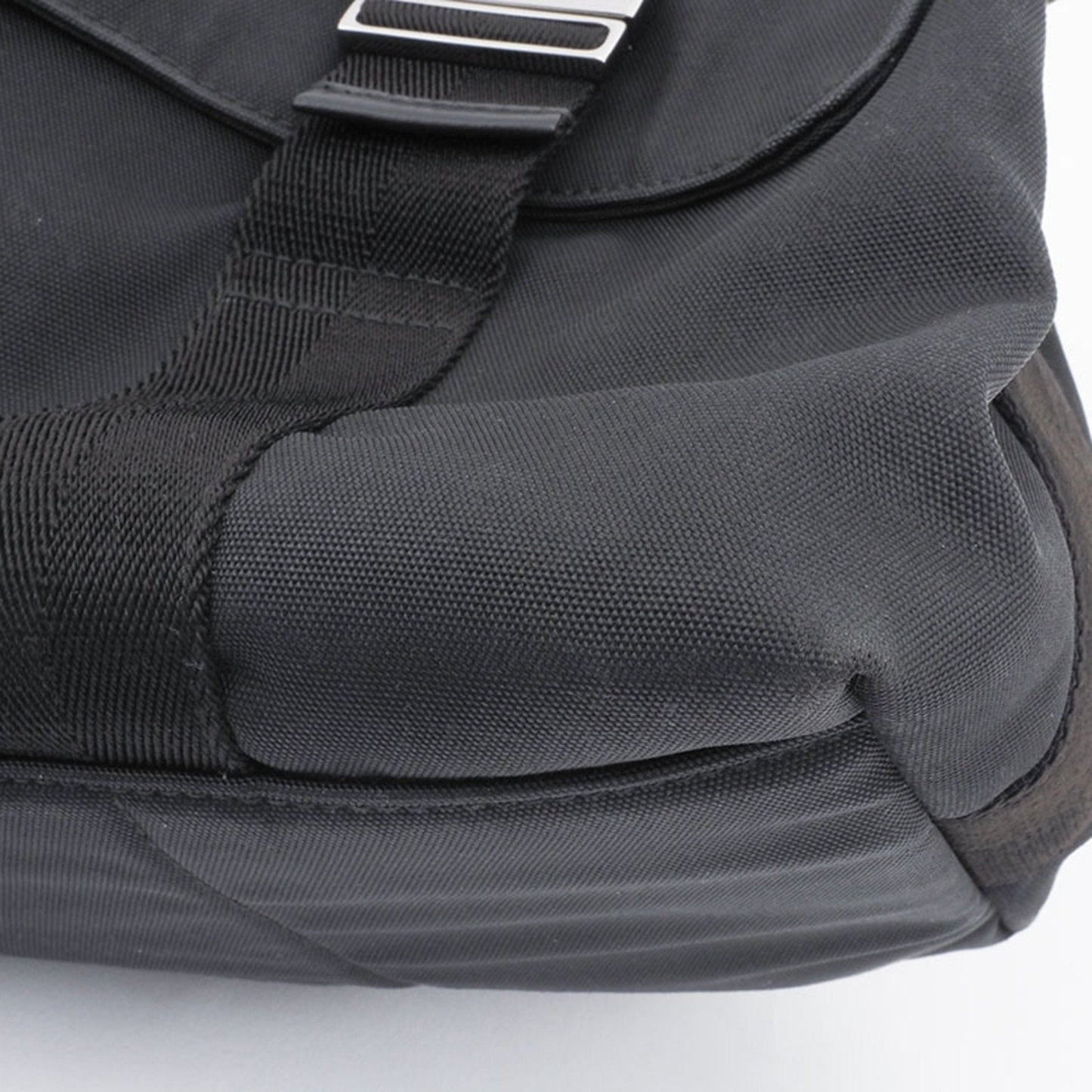 Gucci Black Nylon Messenger Bag Shoulder Bag ( )