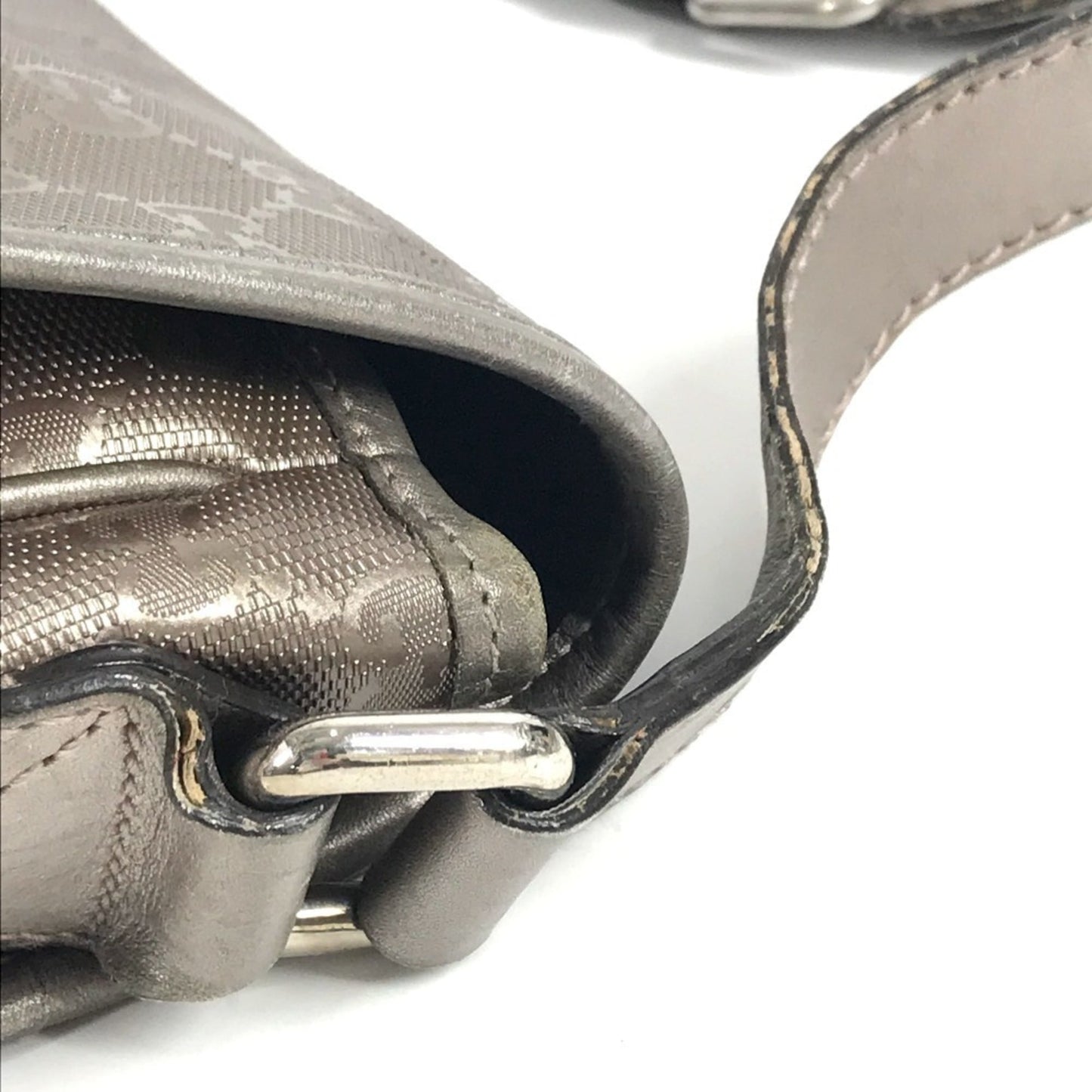 Gucci Metallic Gg Imprimé Leather Messenger Bag Shoulder Bag ( )