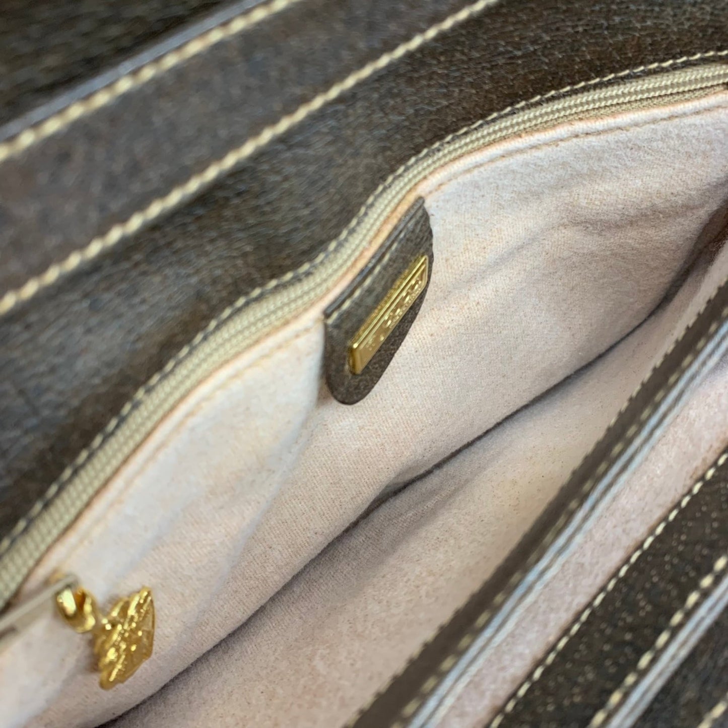 Gucci Brown Gg Supreme Shoulder Bag ( )