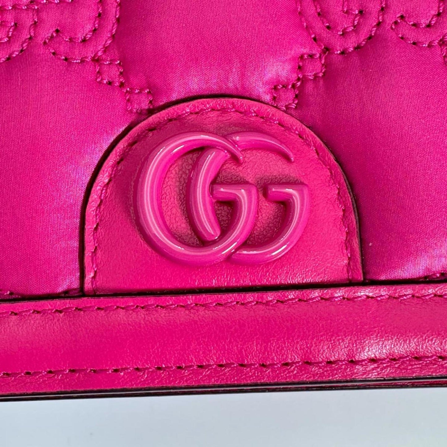 Gucci Pink Nylon Leather Handbag ( )