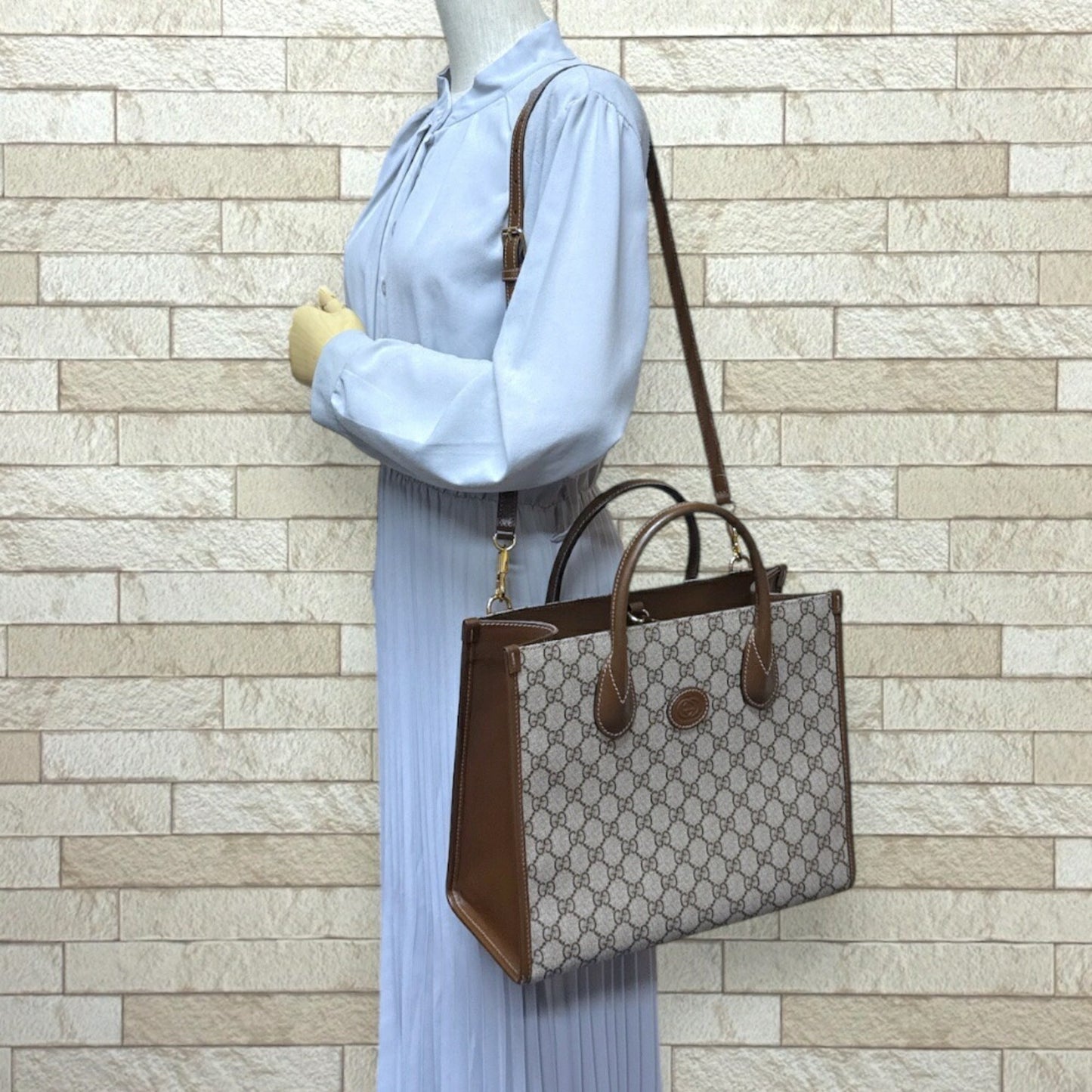 Gucci Beige Brown Gg Supreme Shoulder Bag ( )