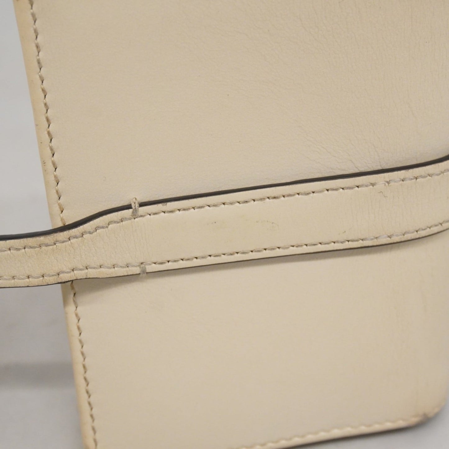 Gucci White Leather Wallet (Bi-Fold) ( )