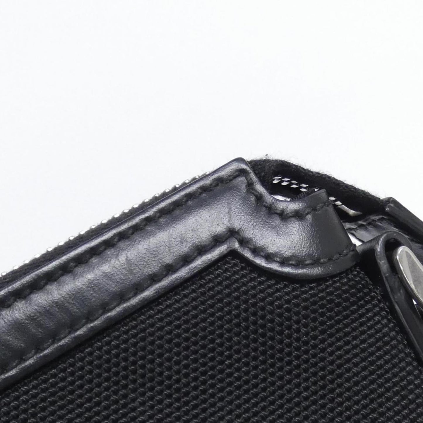 Gucci Black Canvas Shoulder Bag ( )