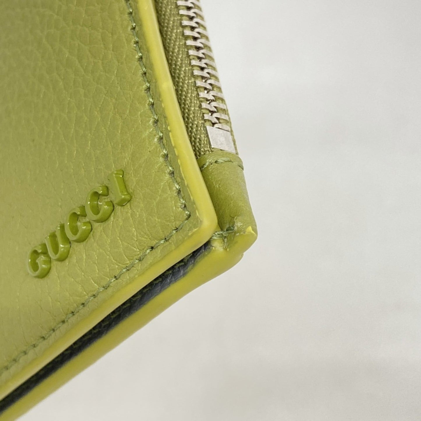 Gucci Gray Khaki Leather Wallet (Bi-Fold) ( )