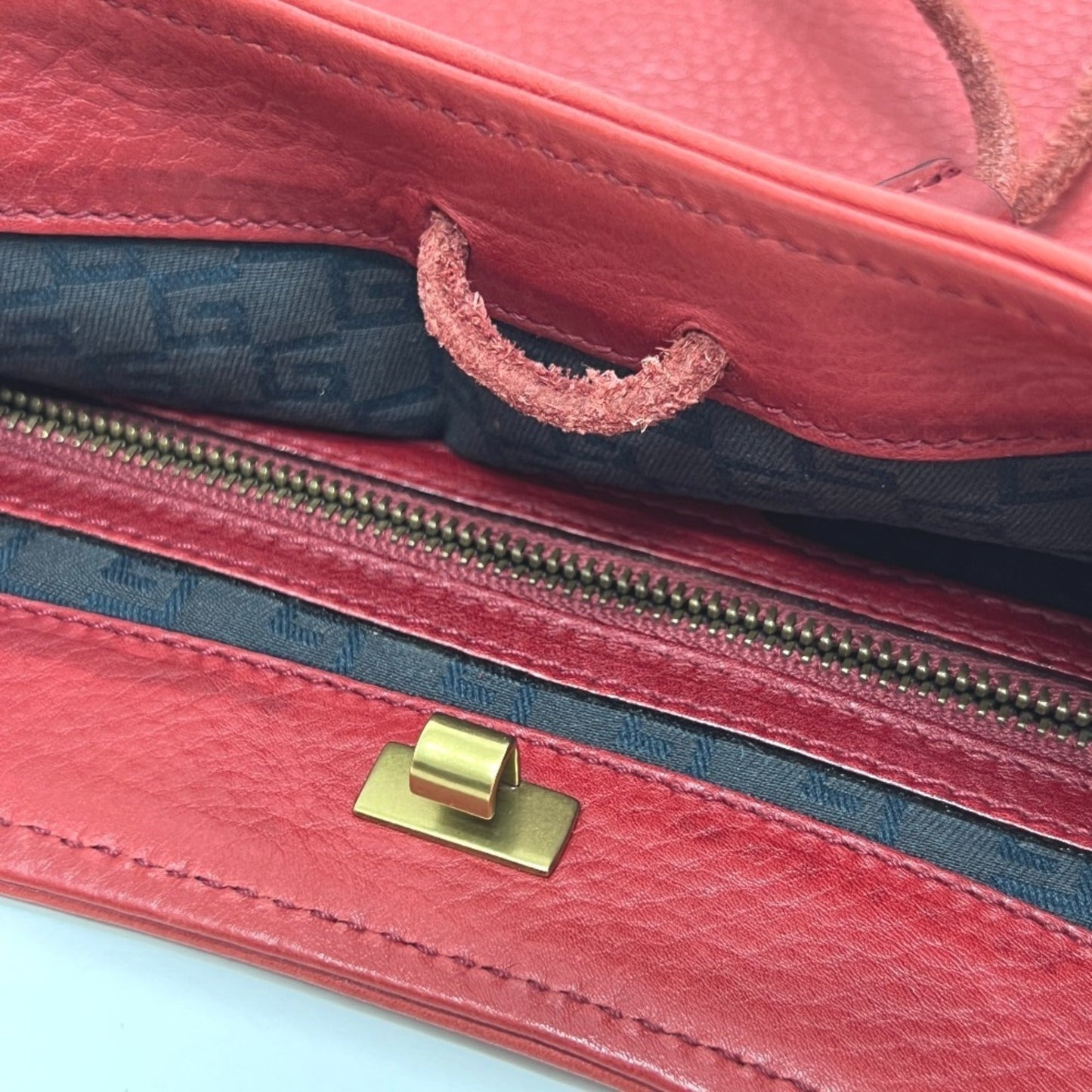 Gucci Red Color Leather Handbag ( )