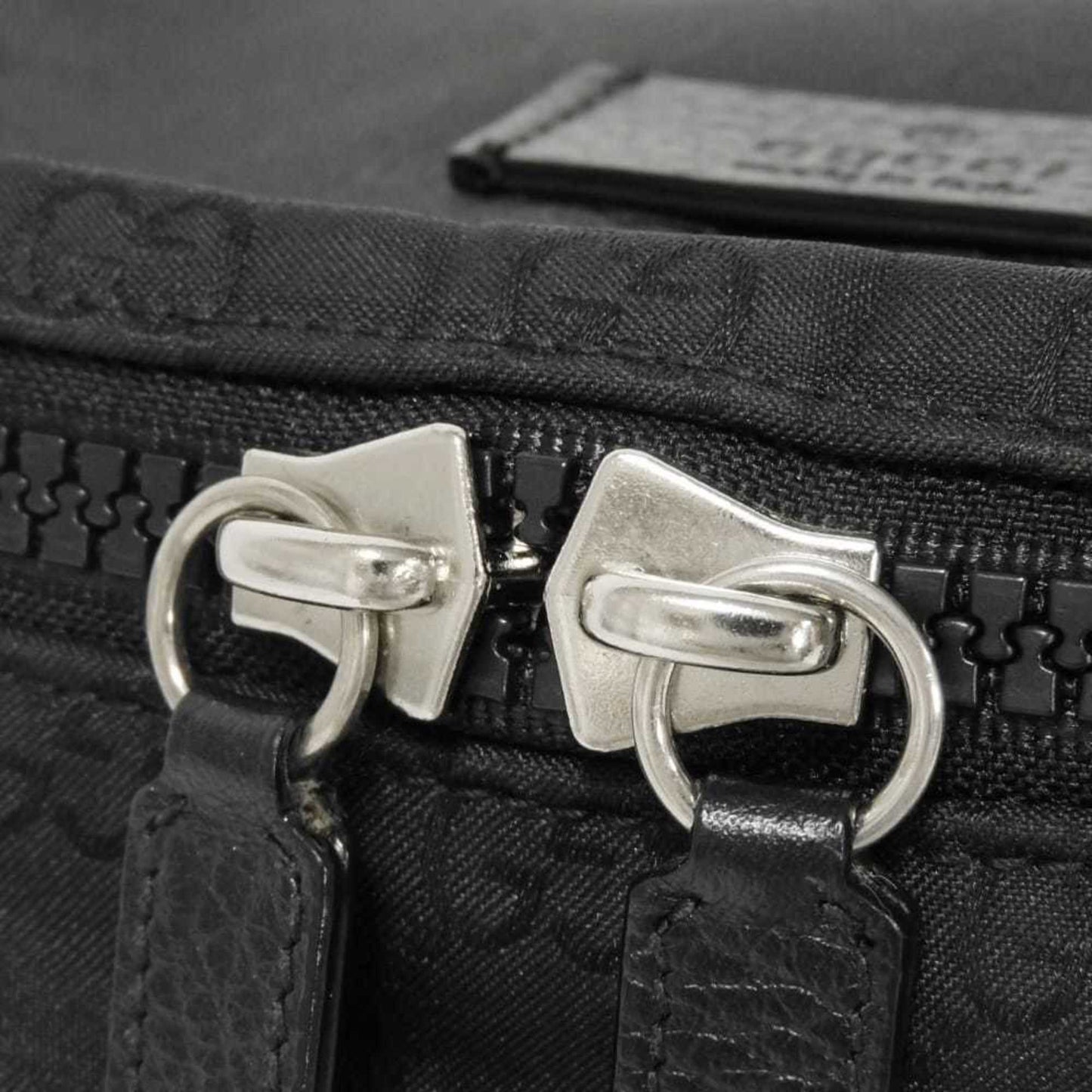 Gucci Black Nylon Canvas Leather Shoulder Bag Sling Bag ( )