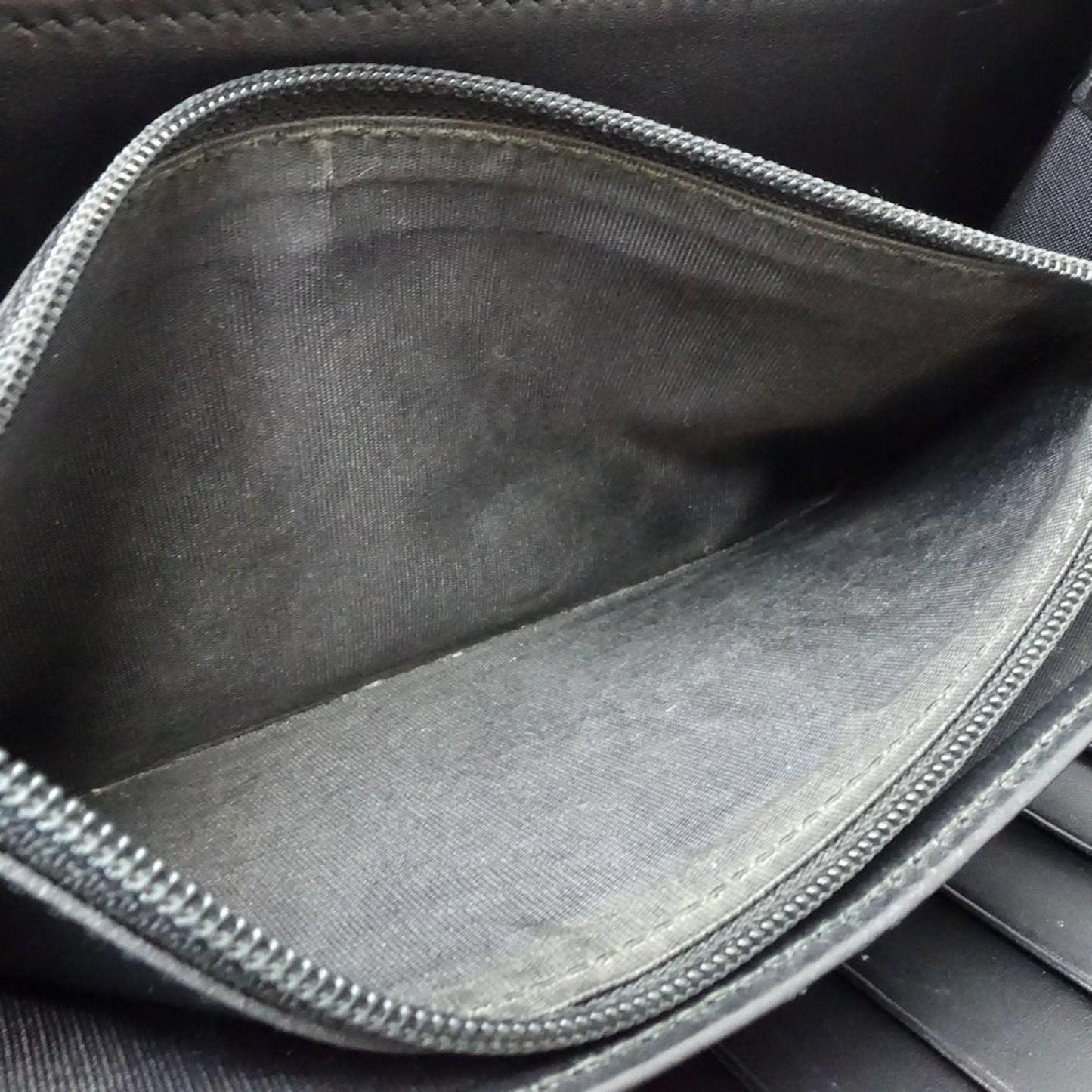 Gucci Black Leather Long Wallet (Bi-Fold) ( )