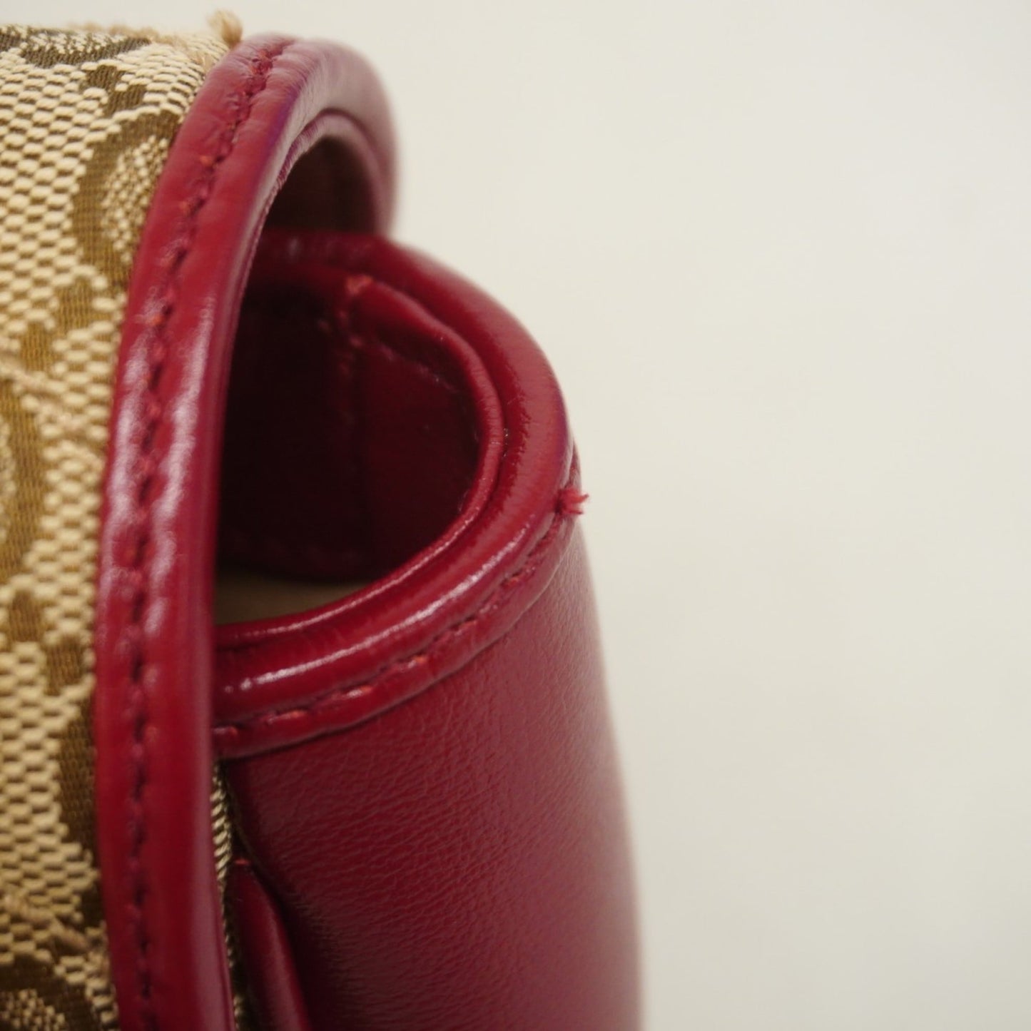 Gucci Brown Red Color Canvas Shoulder Bag ( )