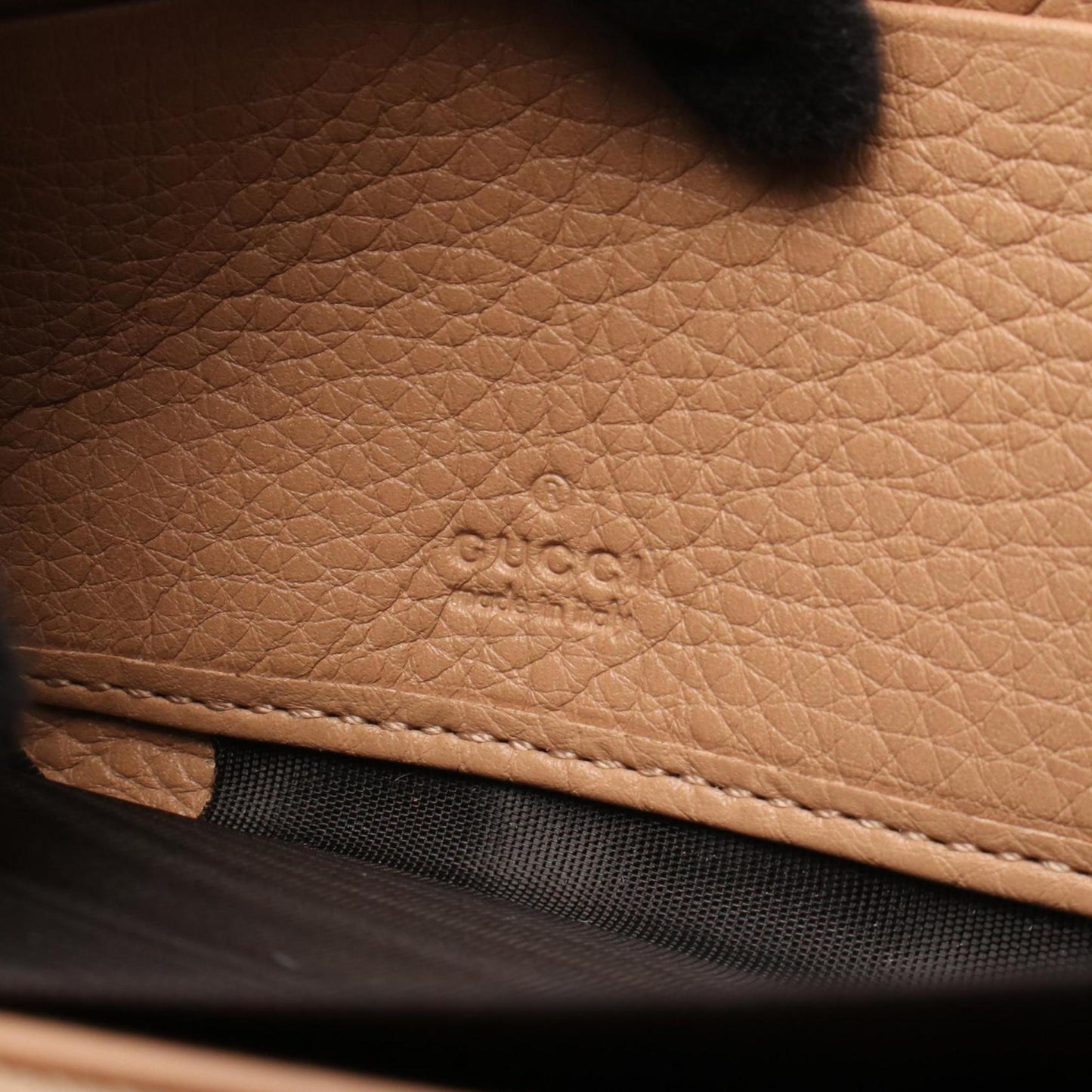 Gucci Pink Leather Long Wallet (Bi-Fold) ( )
