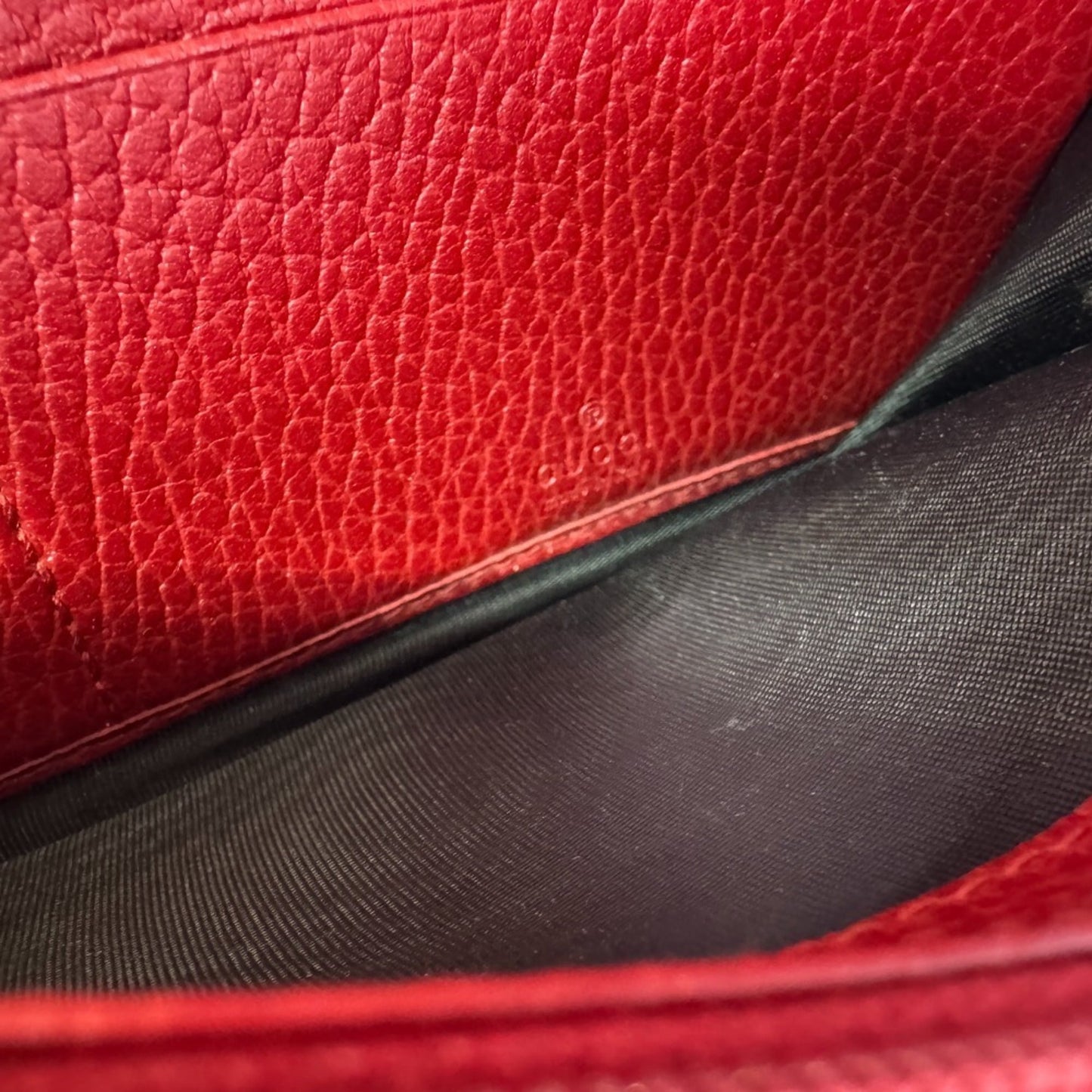 Gucci Red Color Leather Long Wallet (Bi-Fold) ( )