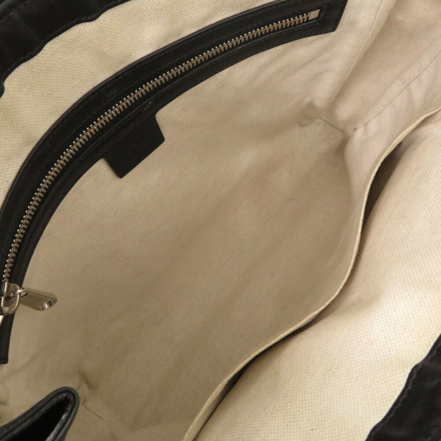 Gucci Black Gg Leather Embossed Leather Messenger Bag Shoulder Bag ( )