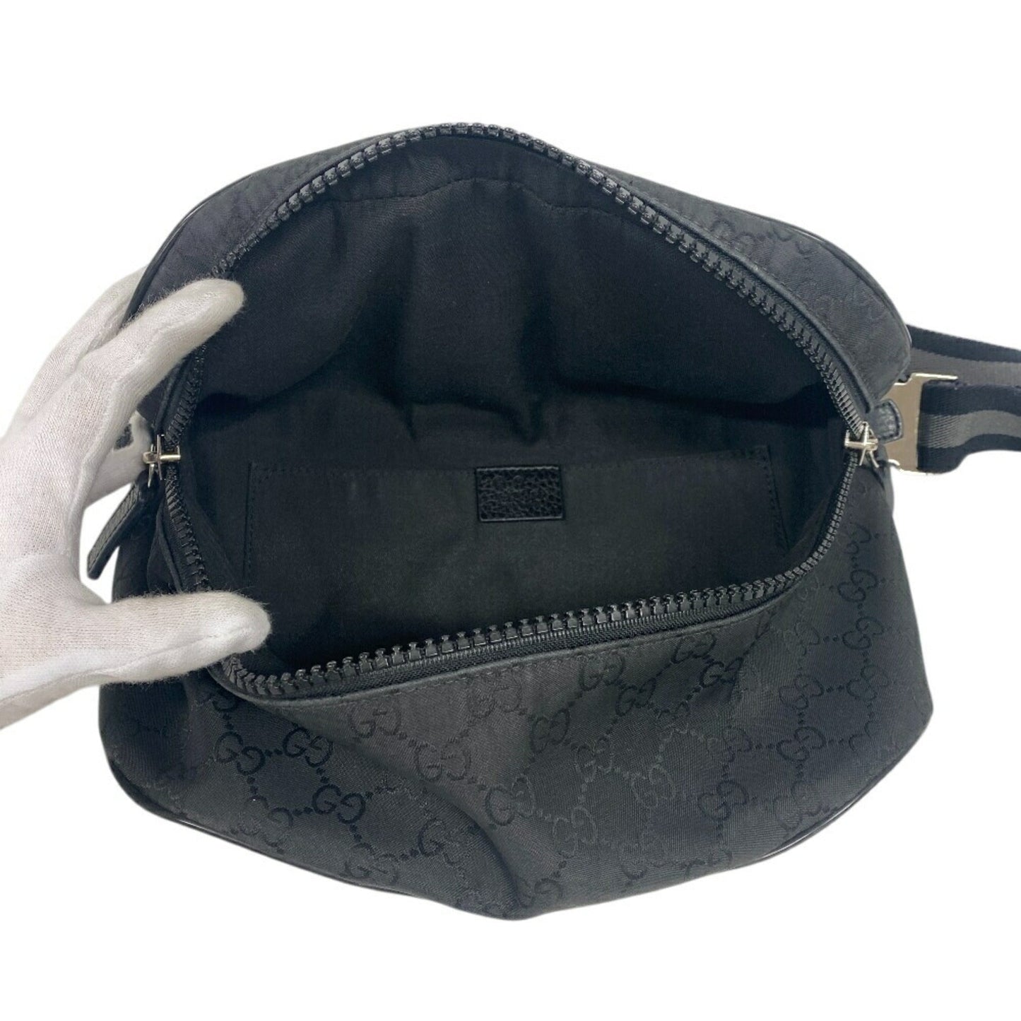 Gucci Black Nylon Leather Sling Bag ( )