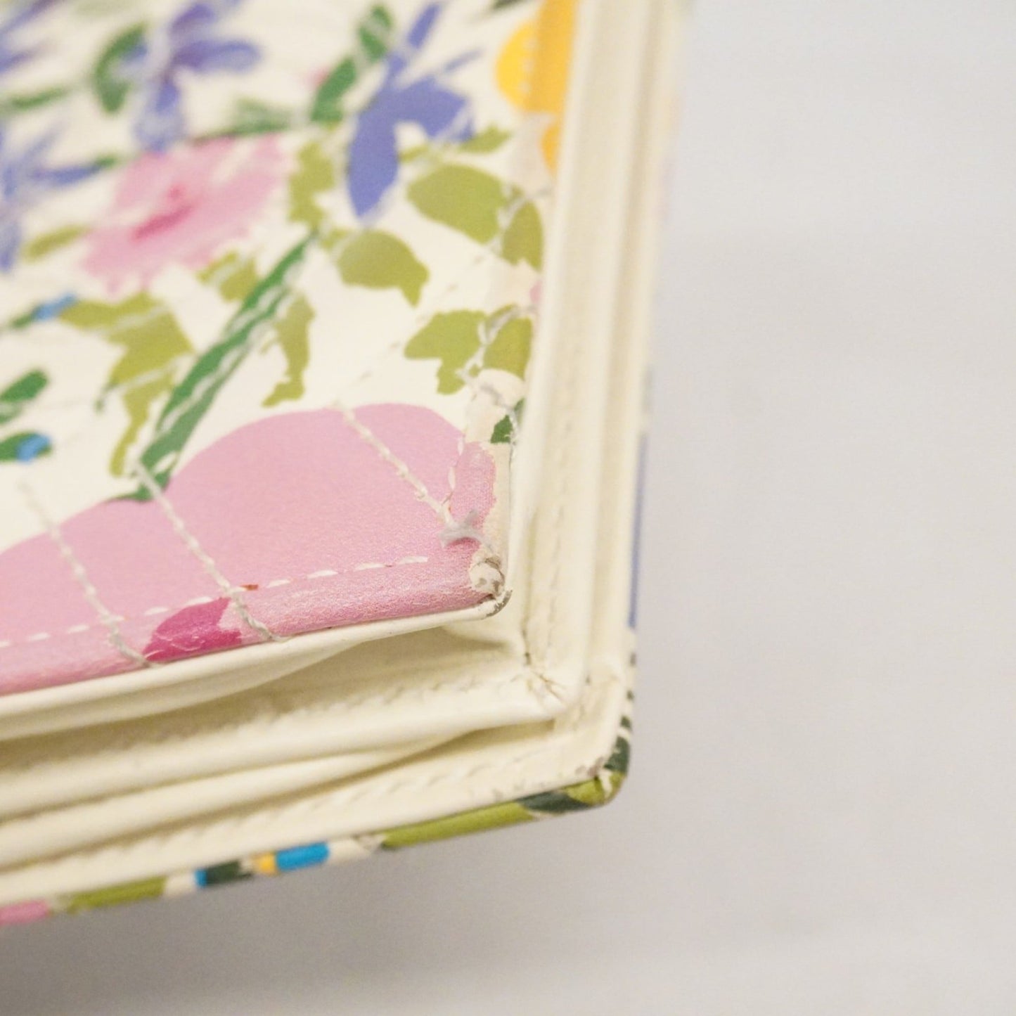 Gucci Multi-Color White Leather Wallet (Bi-Fold) ( )