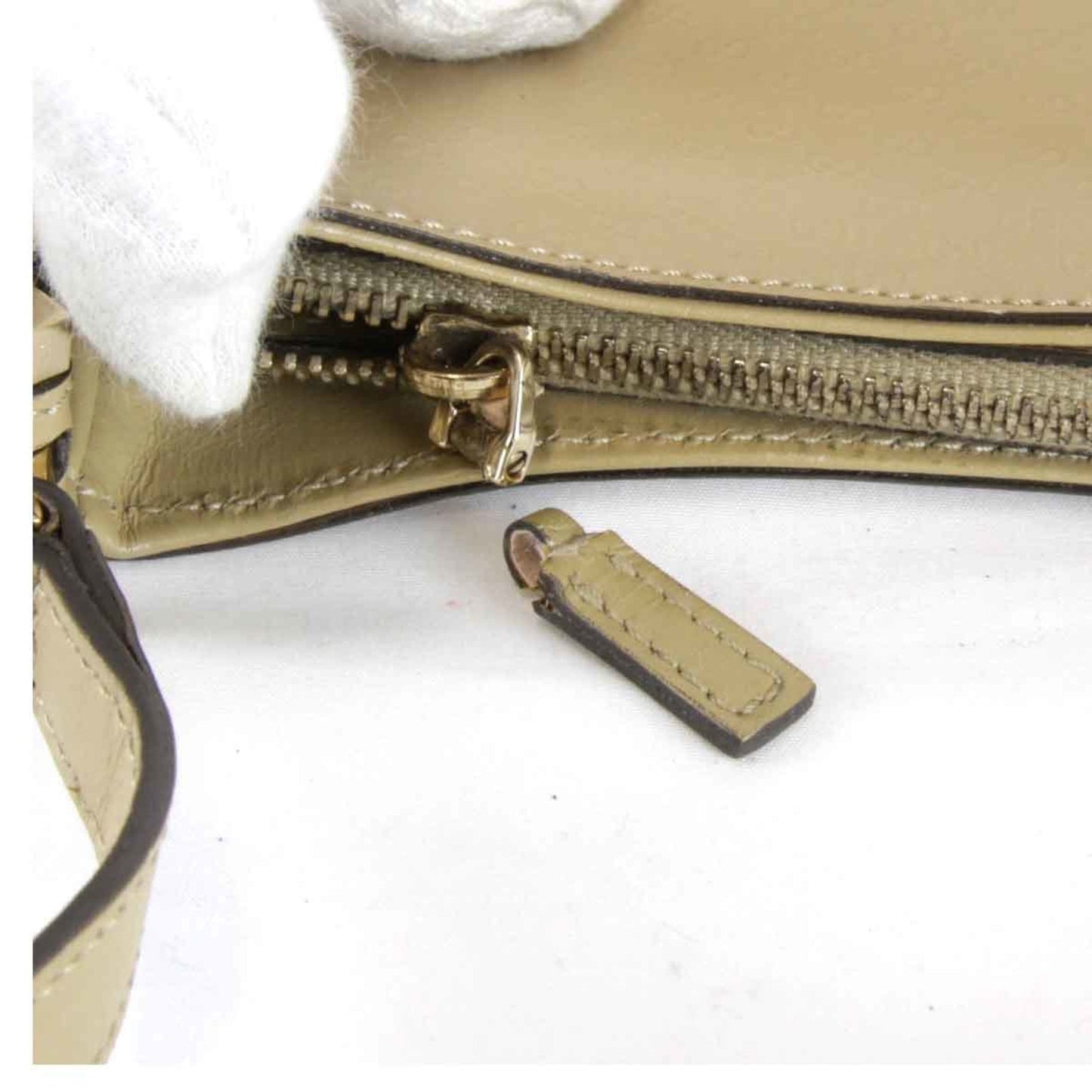 Gucci Beige Leather Shoulder Bag ( )