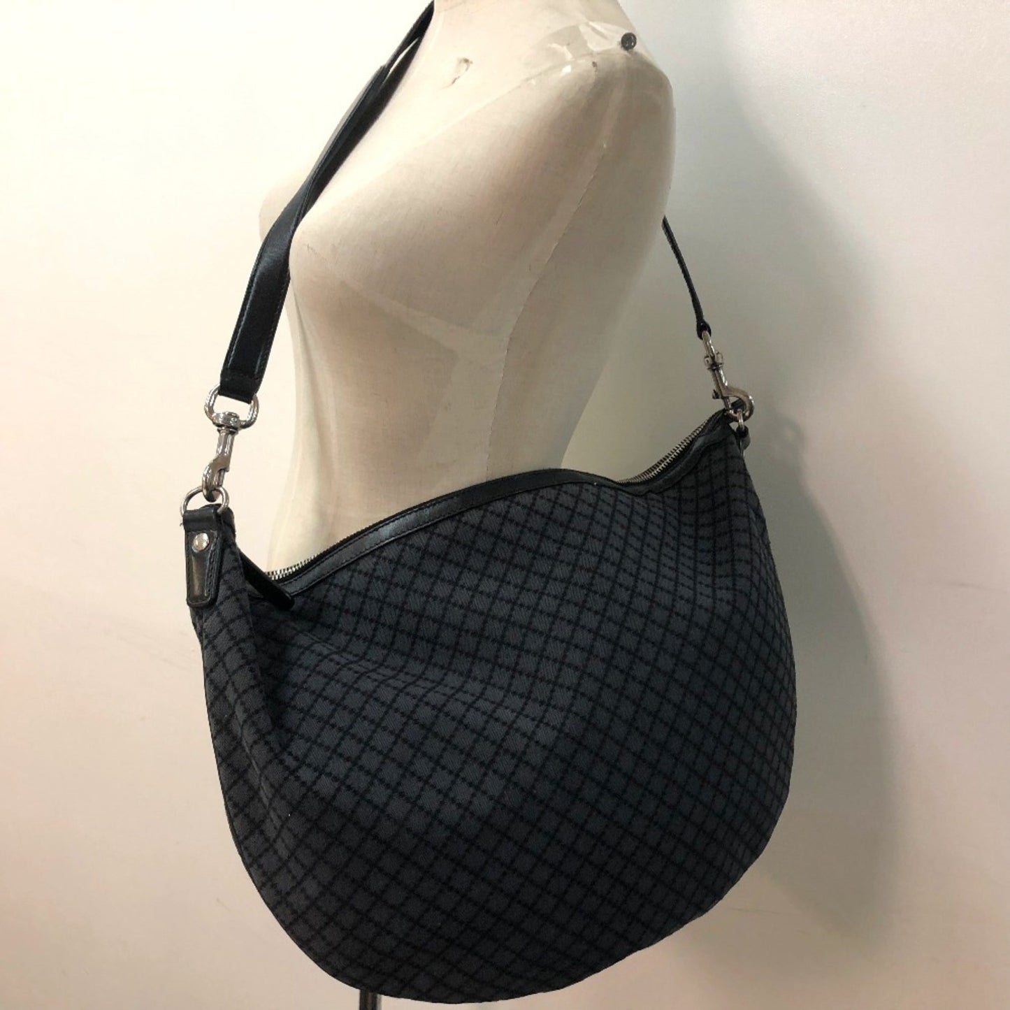 Gucci Black Cloth Shoulder Bag ( )
