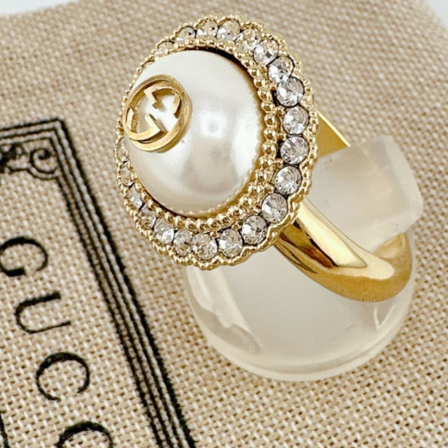 Gucci Gold Metal Band Ring ( )