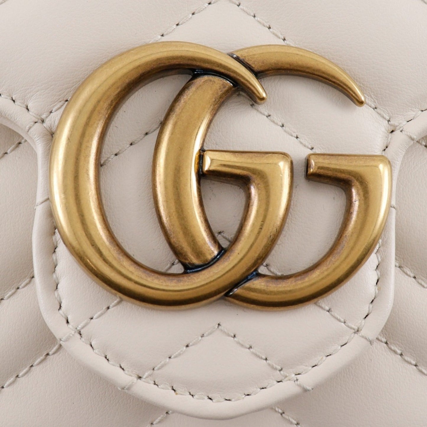 Gucci White Leather Chain/Shoulder Wallet ( )