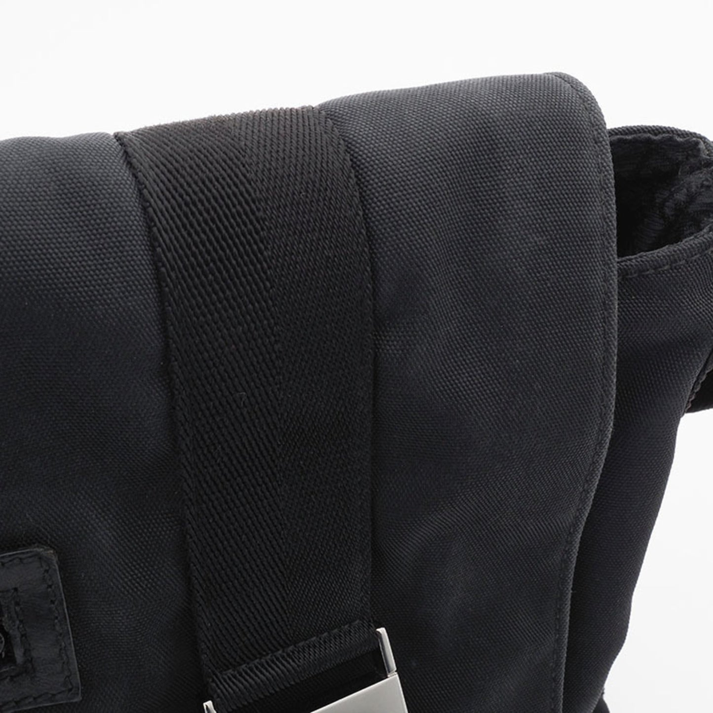 Gucci Black Nylon Messenger Bag Shoulder Bag ( )
