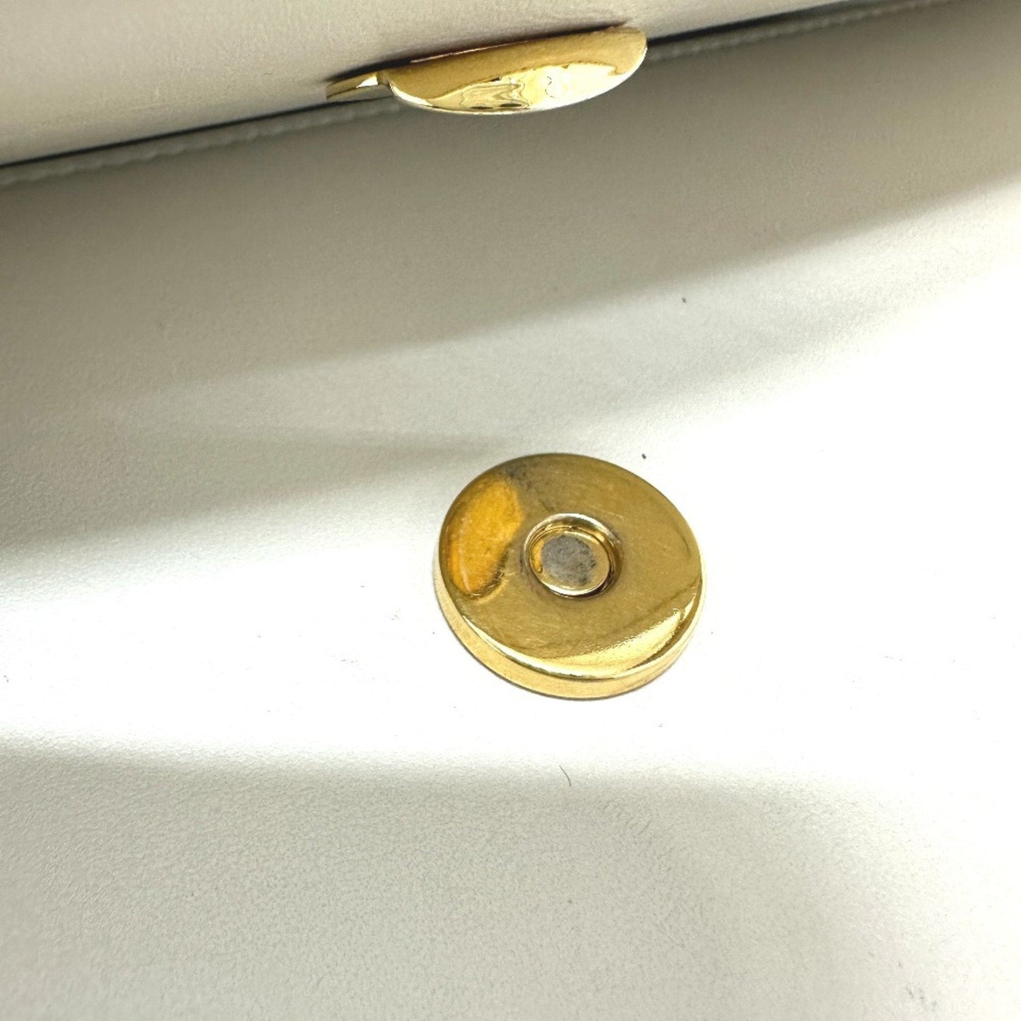Gucci Off-White Leather Shoulder Bag ( )