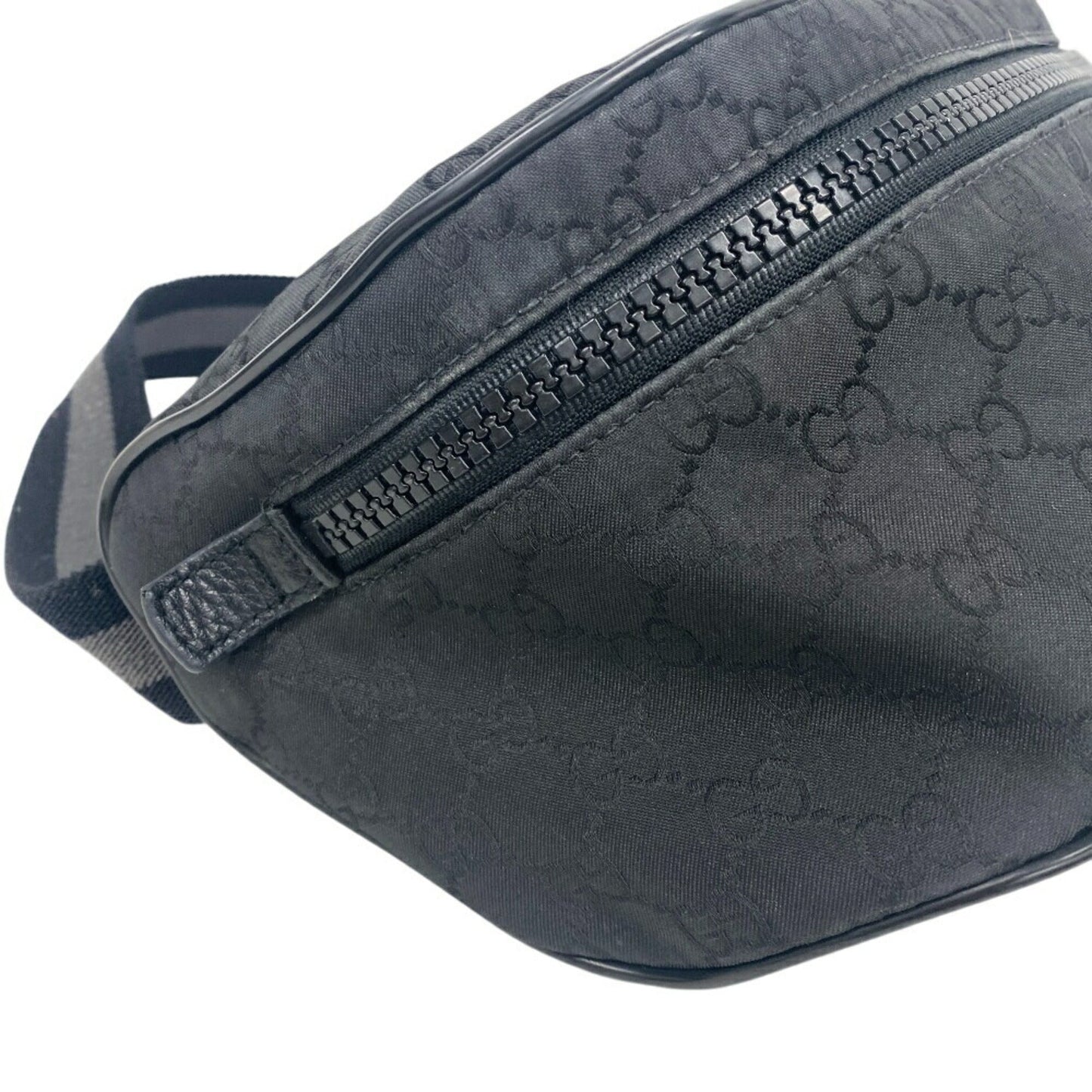 Gucci Black Nylon Leather Sling Bag ( )