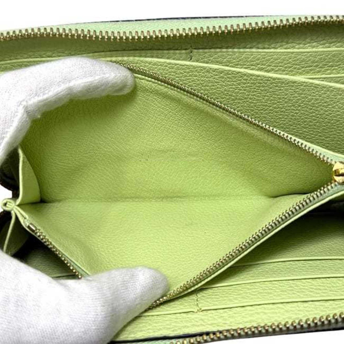 Gucci Light Green Leather Long Wallet (Bi-Fold) ( )