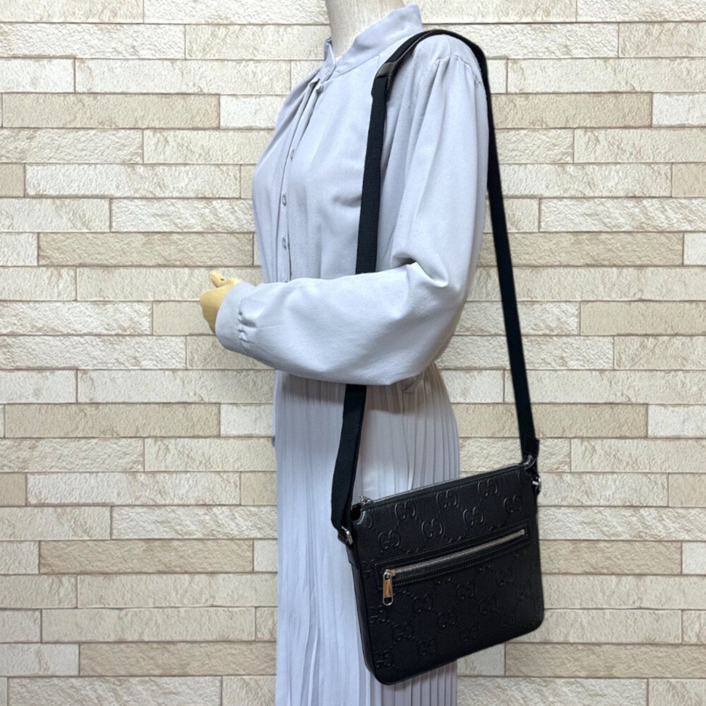 Gucci Black Leather Shoulder Bag ( )