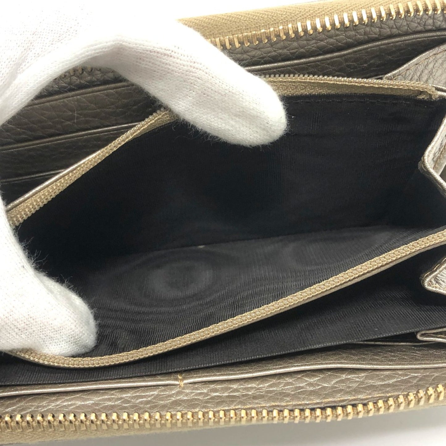 Gucci Gold Leather Long Wallet (Bi-Fold) ( )
