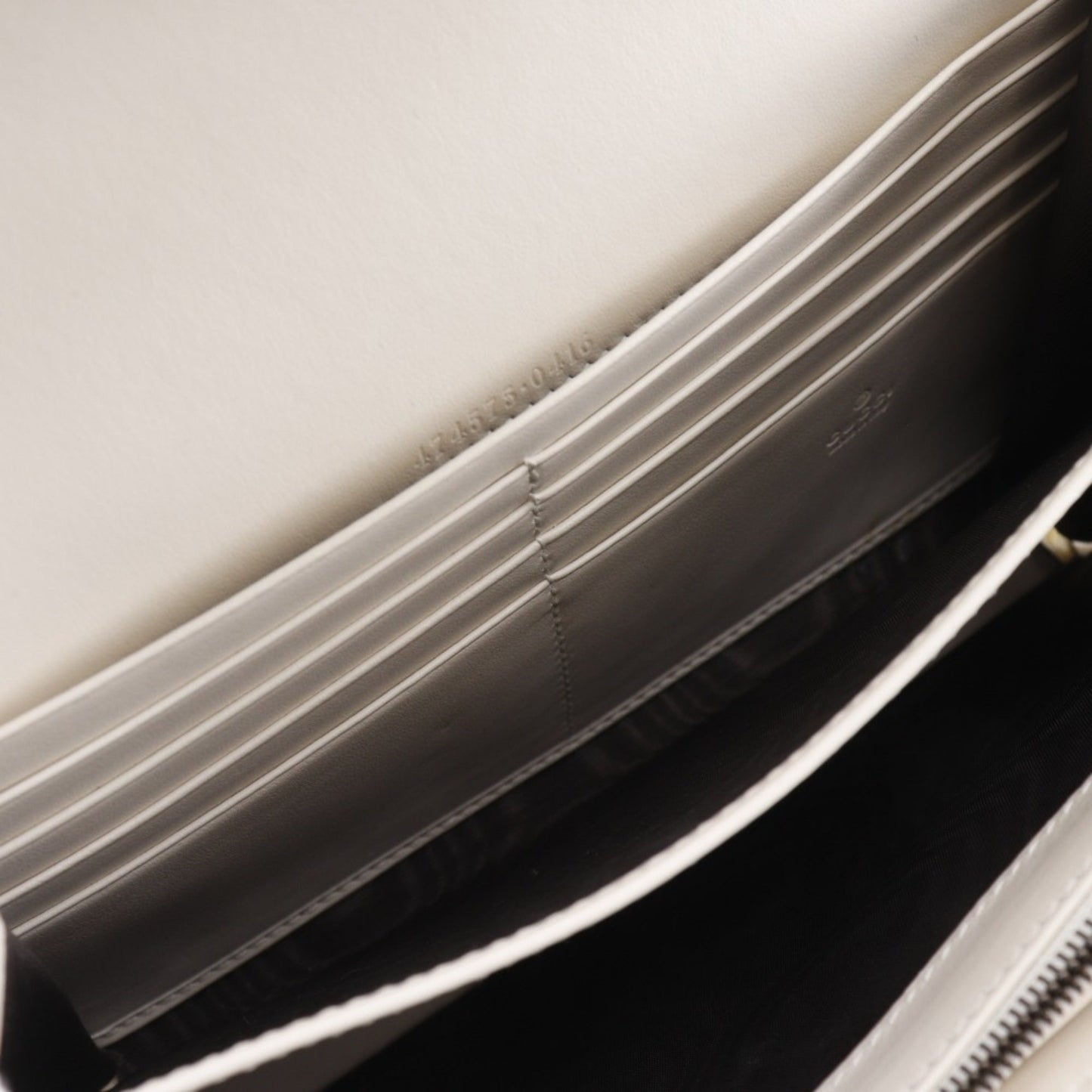 Gucci White Leather Chain/Shoulder Wallet ( )