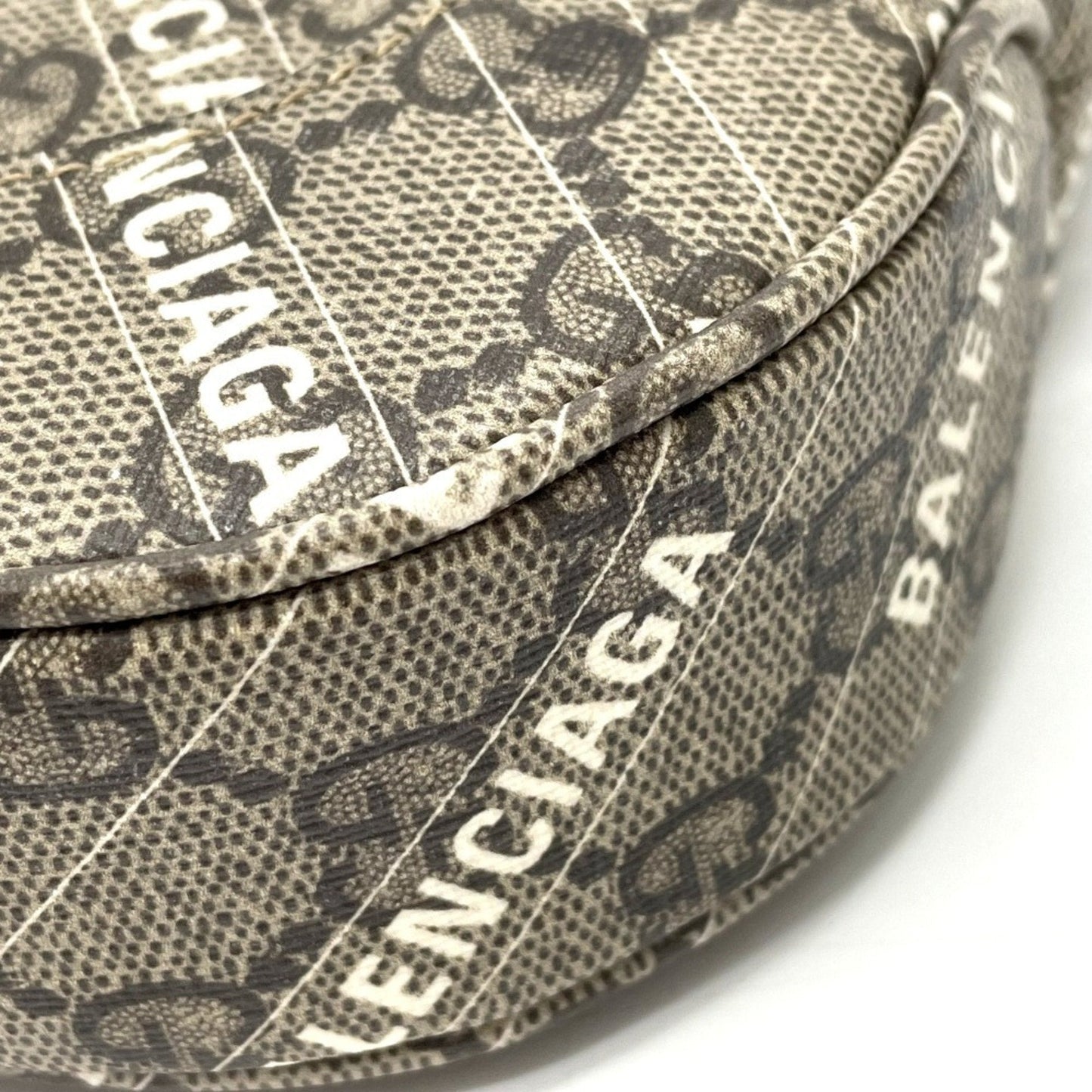 Gucci Beige Gg Supreme Handbag ( )