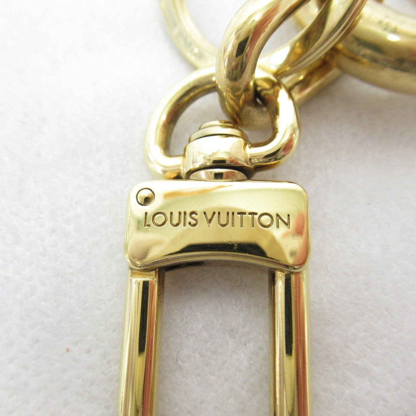 LOUIS VUITTON Key chain/LV link Gold metal M00824