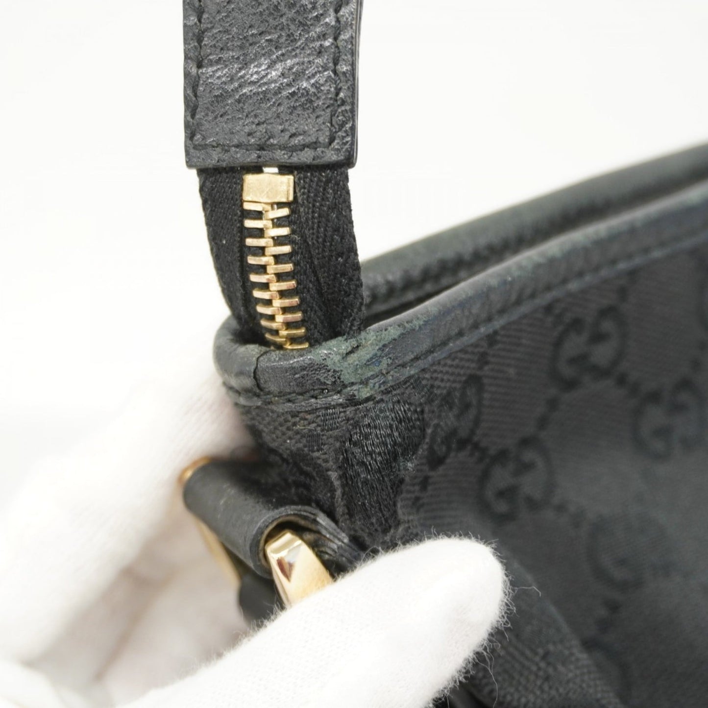 Gucci Black Canvas Shoulder Bag ( )