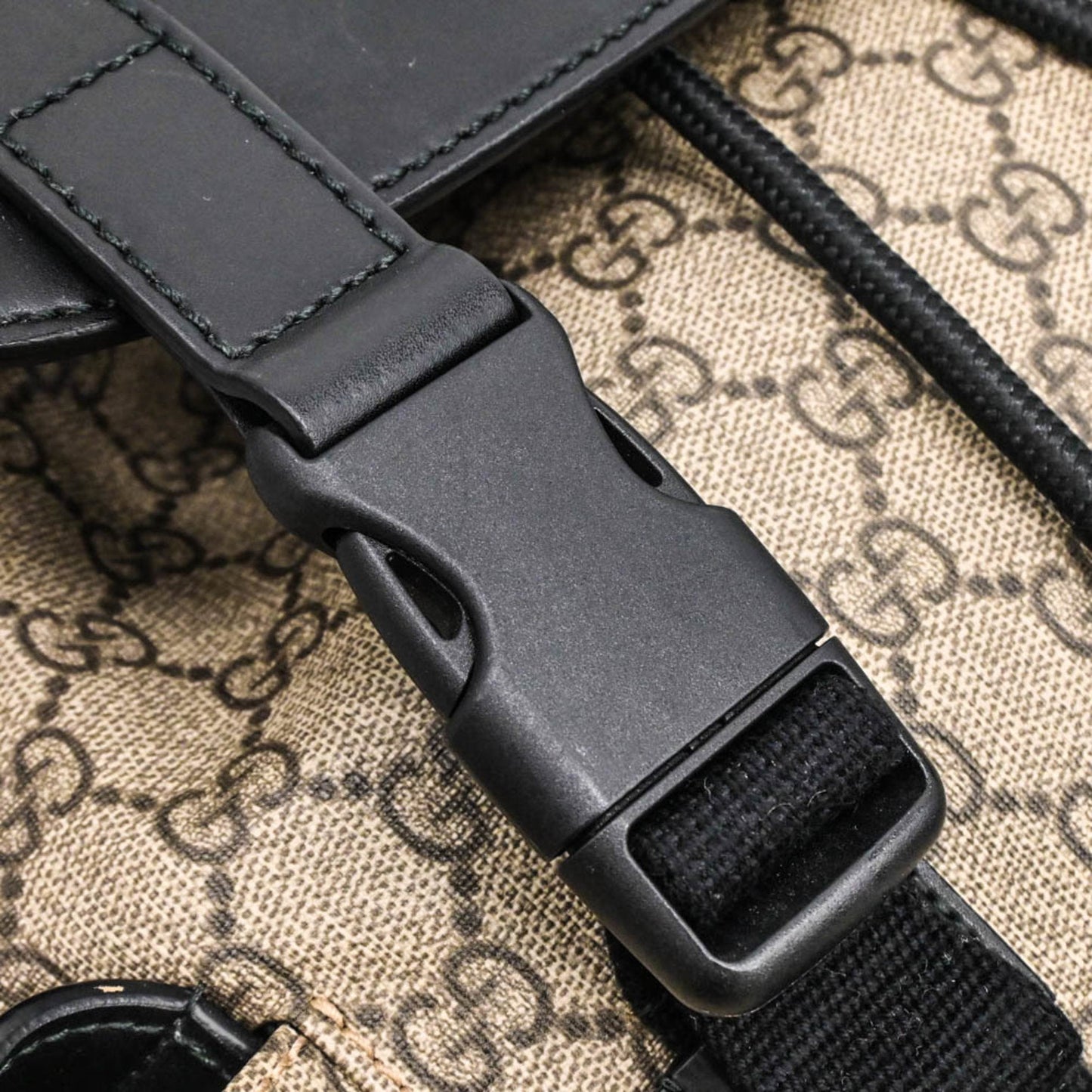 Gucci Beige Black Gg Supreme Leather Backpack ( )