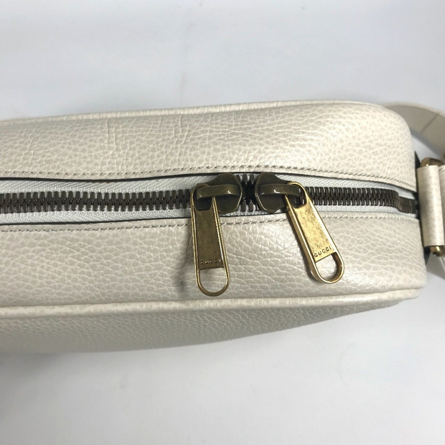Gucci White Leather Messenger Bag Shoulder Bag ( )