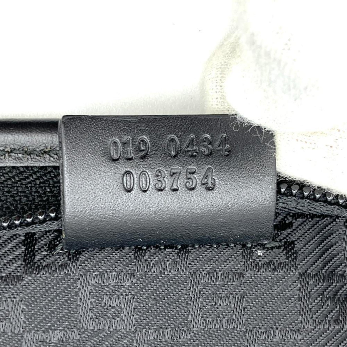 Gucci Black Nylon Leather Clutch Bag ( )