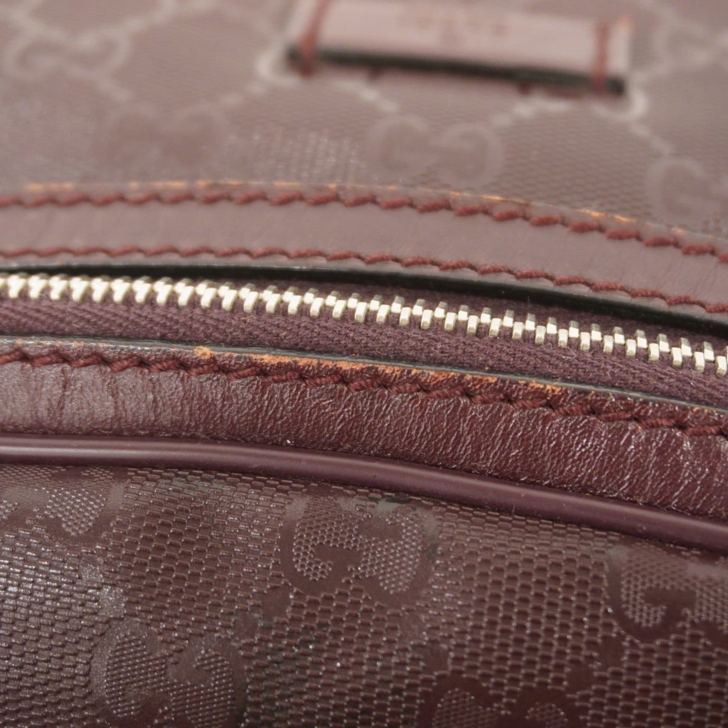 Gucci Bordeaux Pvc Sling Bag ( )