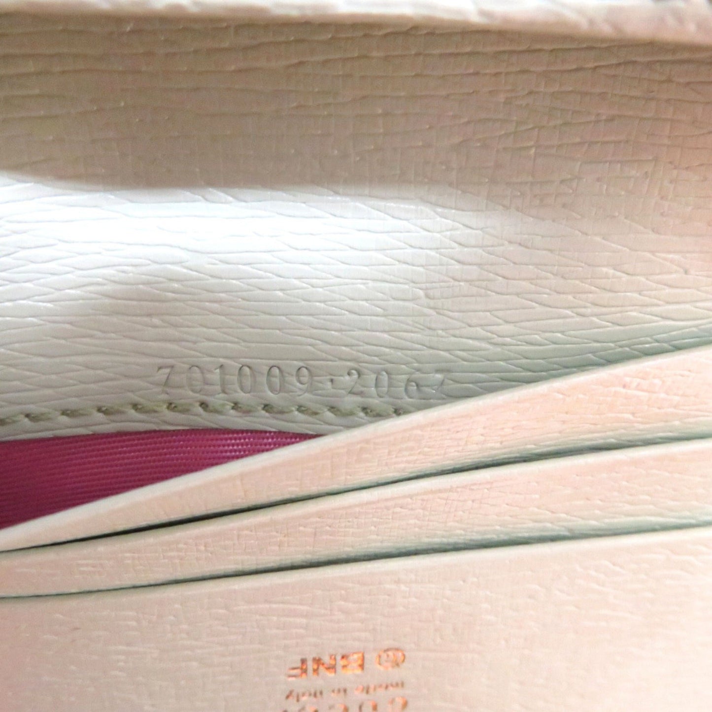 Gucci Emerald Emerald Green Leather Wallet (Bi-Fold) ( )